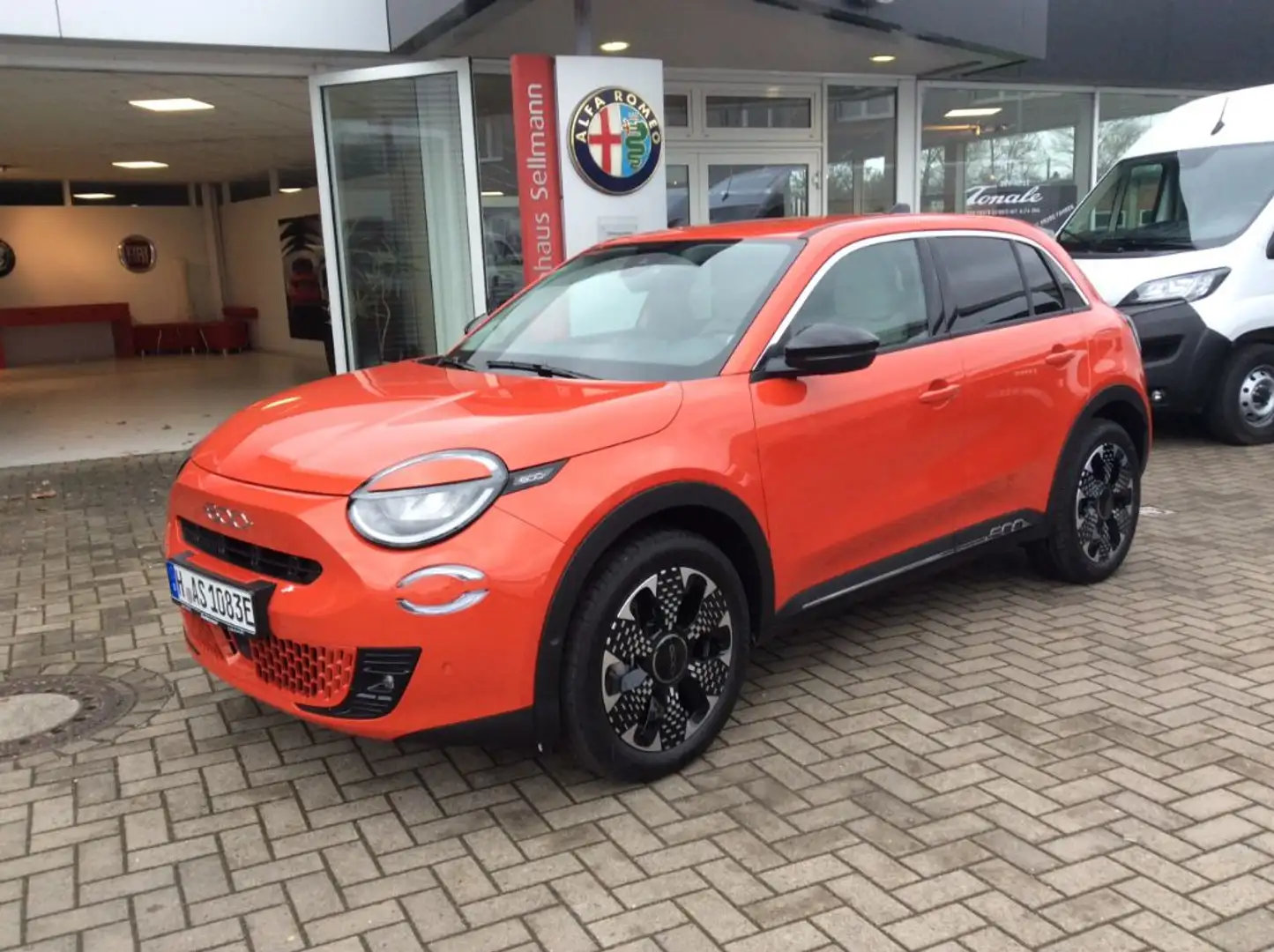 Fiat 600 600e la Prima Naranja - 1