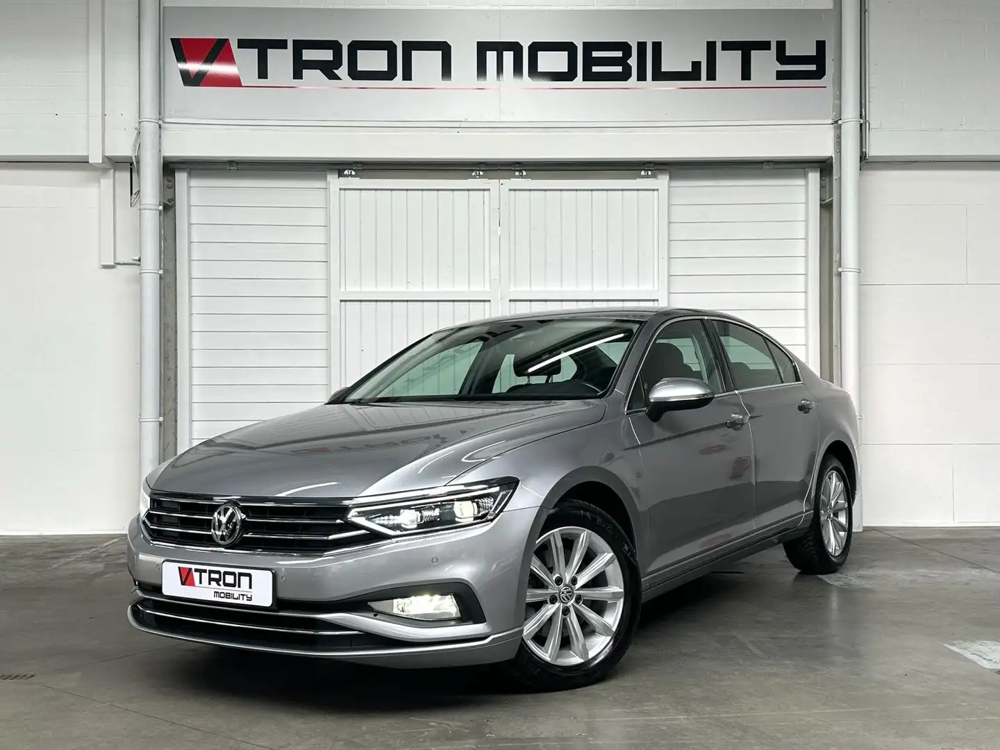 Volkswagen Passat 1.6TDi DSG LED*CAMERA*DAB*CARPLAY*TREKHAAK*LIKENEW Gris - 1