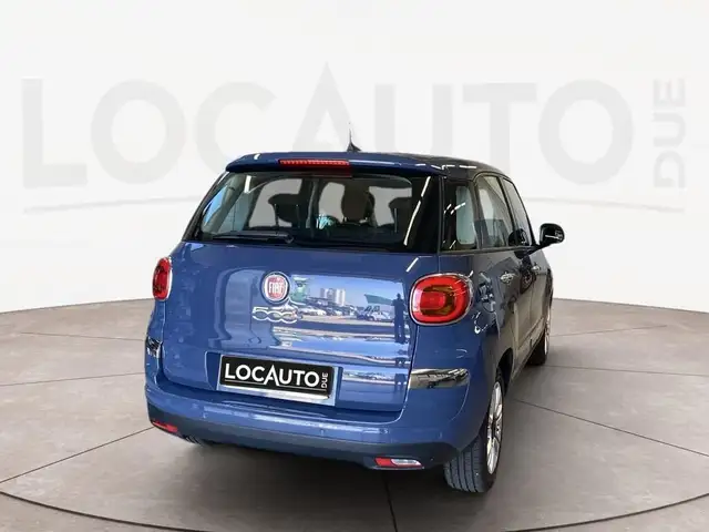 Fiat 500l view 3