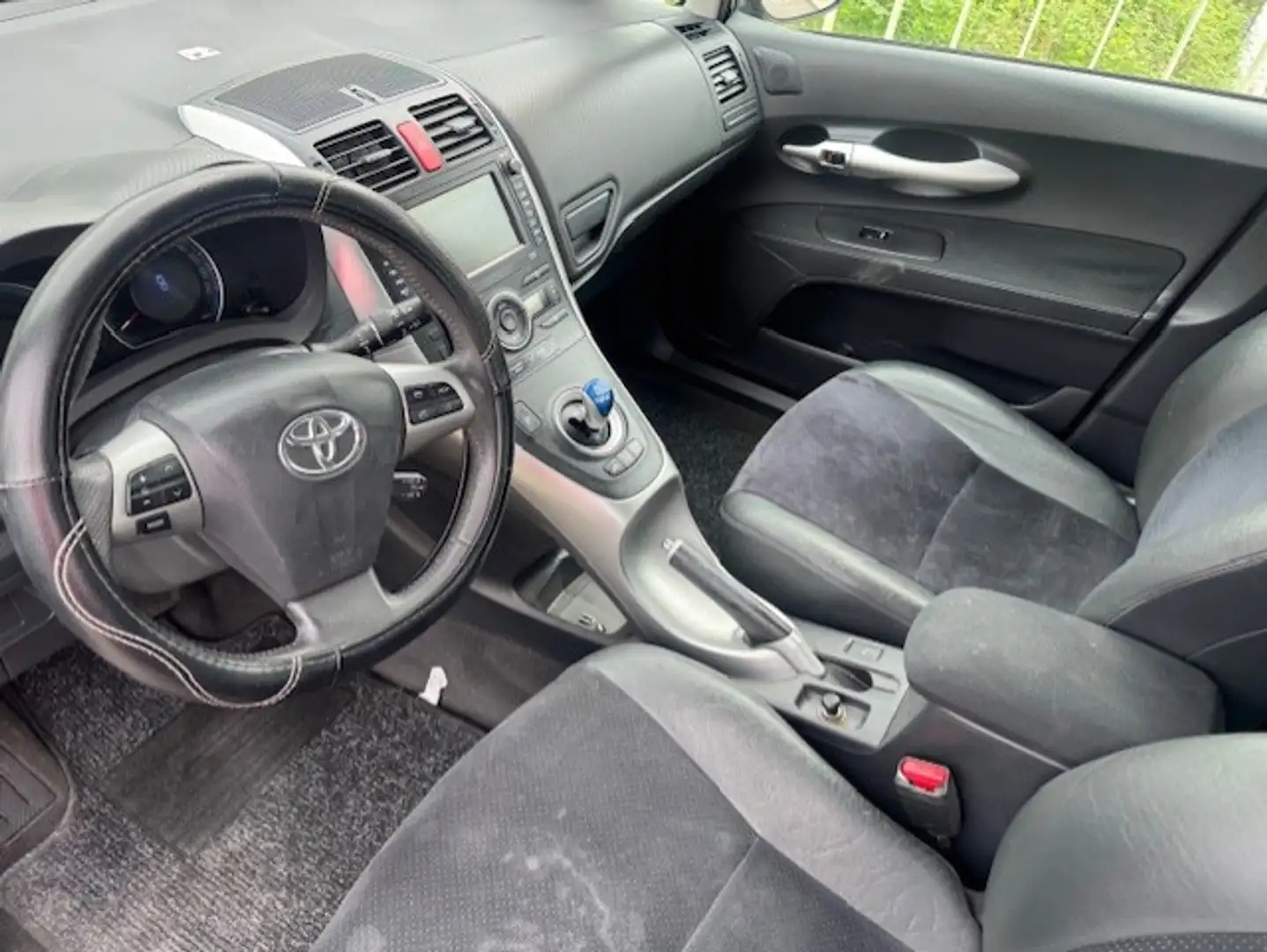 Toyota Auris 1.8 Full Hybrid Executive Zwart - 2