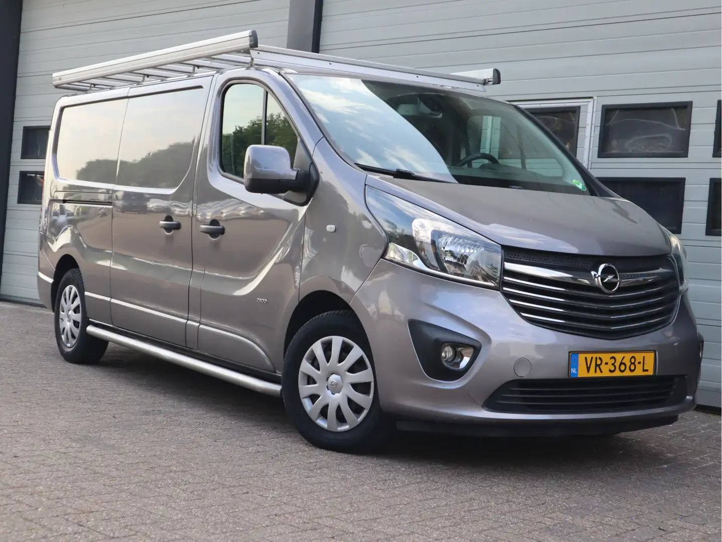 Opel Vivaro 1.6 CDTI 141 pk L2 Lang - Trekhaak - Imperiaal - C Grigio - 2