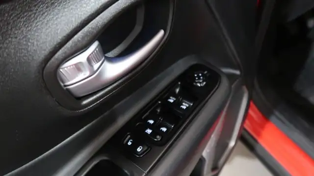 Jeep Renegade view 5