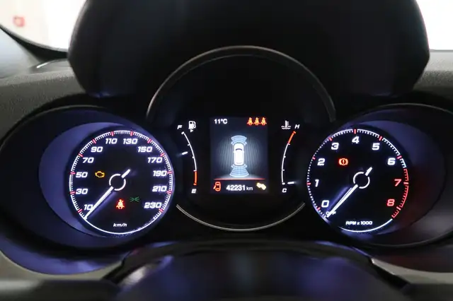 Jeep Renegade view 11