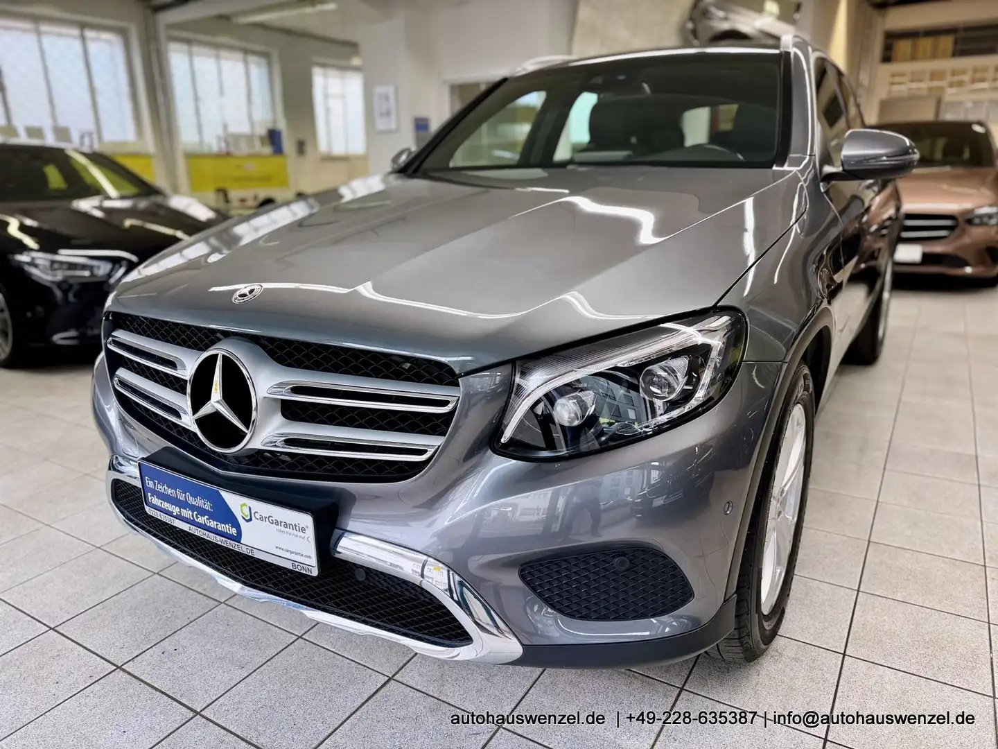Mercedes-Benz GLC 300 4Matic Exclusive COMAND PANORAMA AHK MEMORY LED Grau - 2