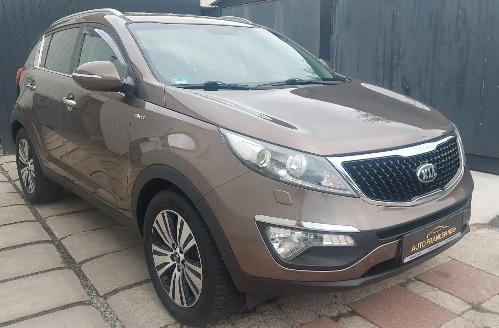 Kia Sportage Spirit 4WD/KAMERA/NAVI/ANHÄNGERK. Braun - 1