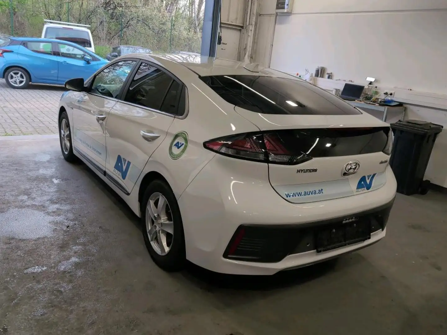 Hyundai IONIQ Elektro 38kWh Level 4 Aut. Fehér - 2