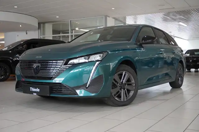 Peugeot 308 SW view 4