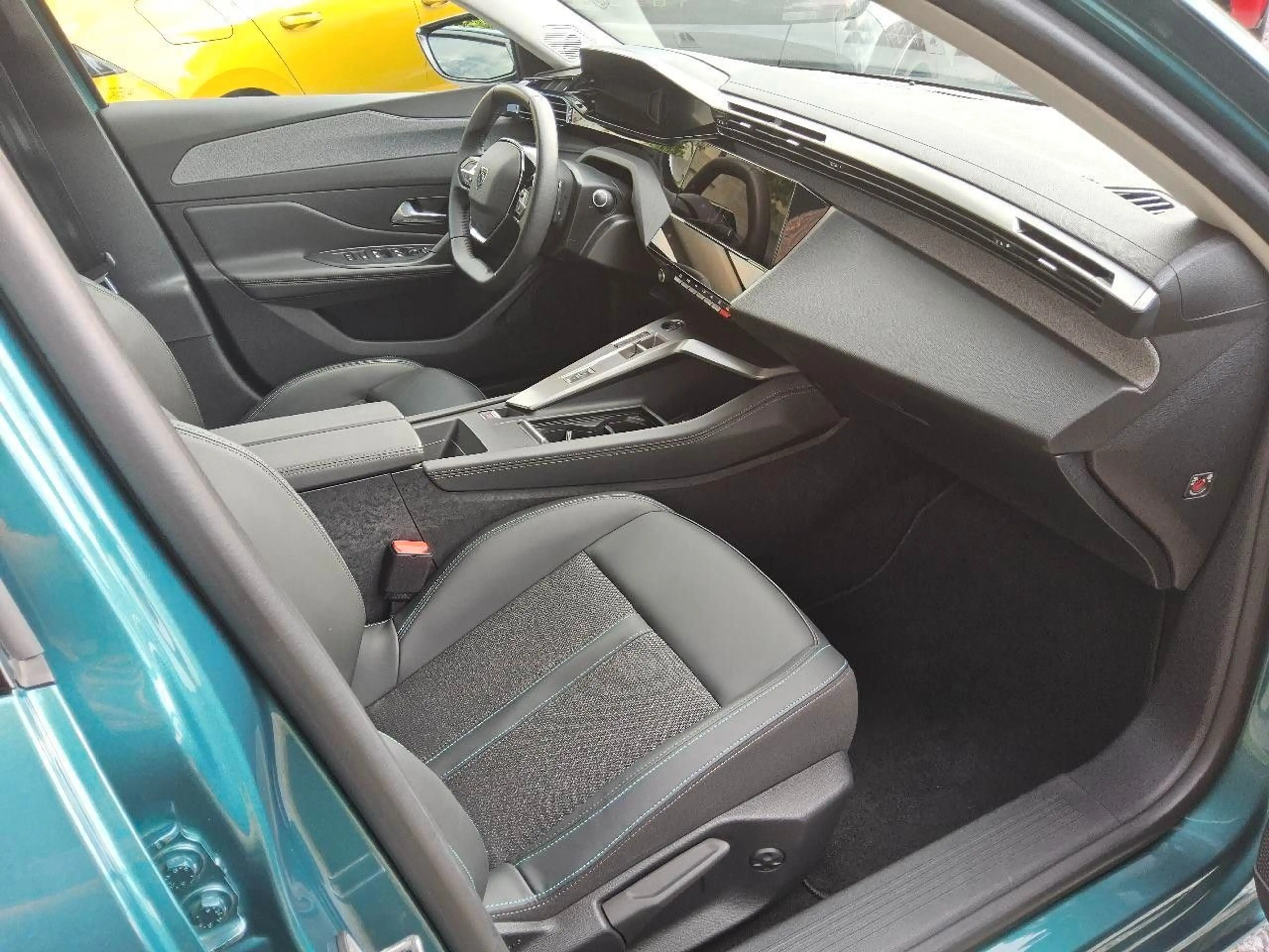 Peugeot 308 SW 1.2 HYBRID ALLURE DSC NAVI/LED/KAMERA/DAB — photo 4