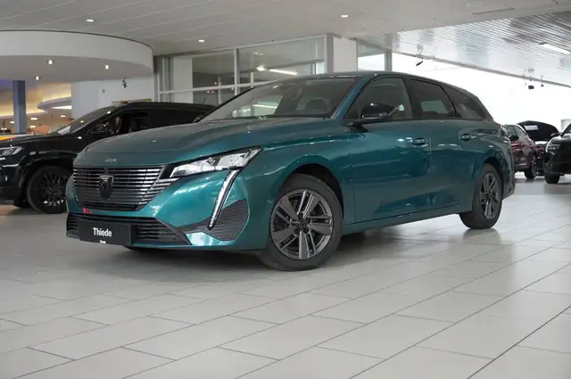 Peugeot 308 SW view 3