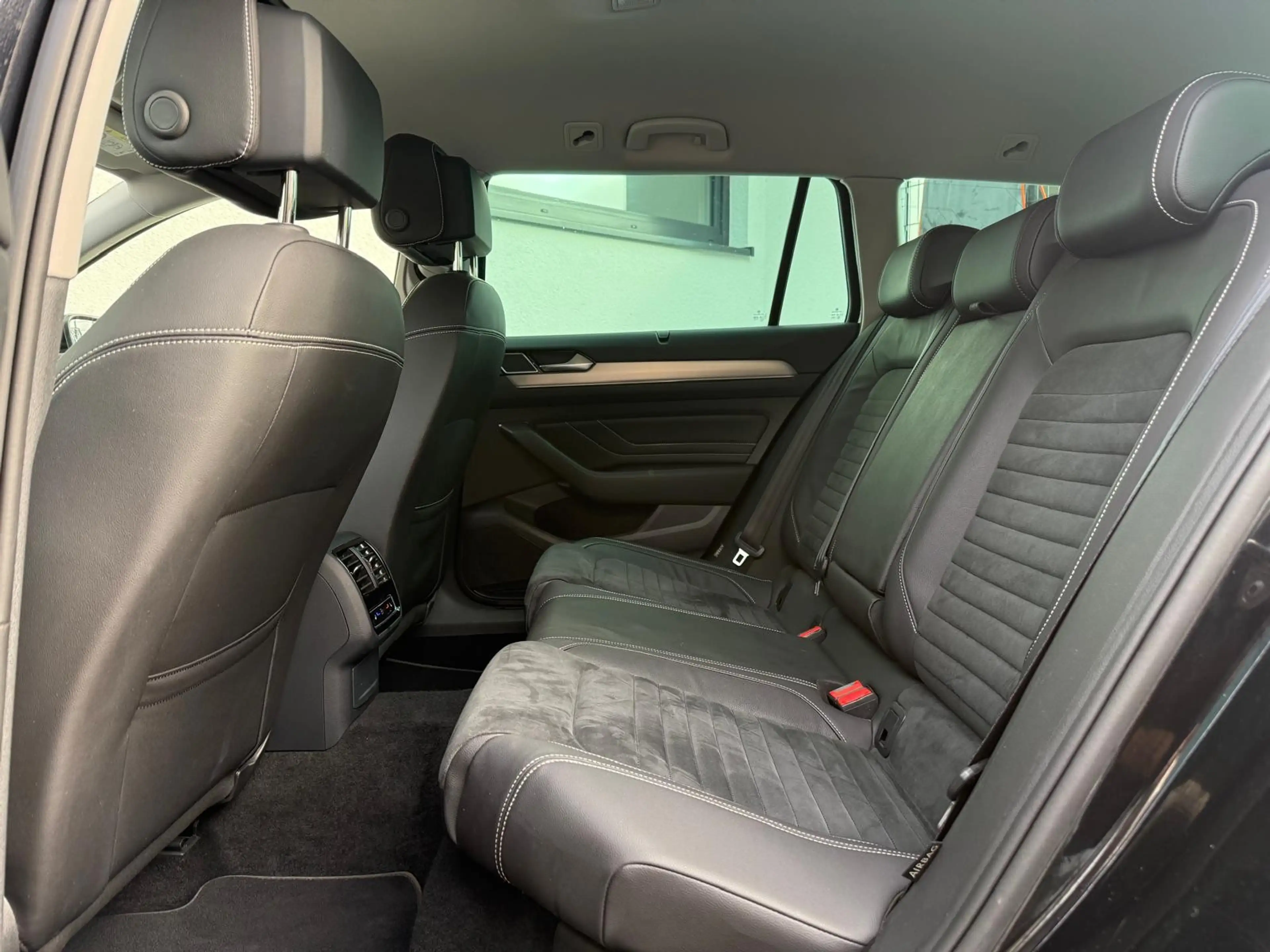 Volkswagen Passat Vari Elega 2.0 DSG ACC+MATRIX+NAVI+IQ+AHK — photo 11