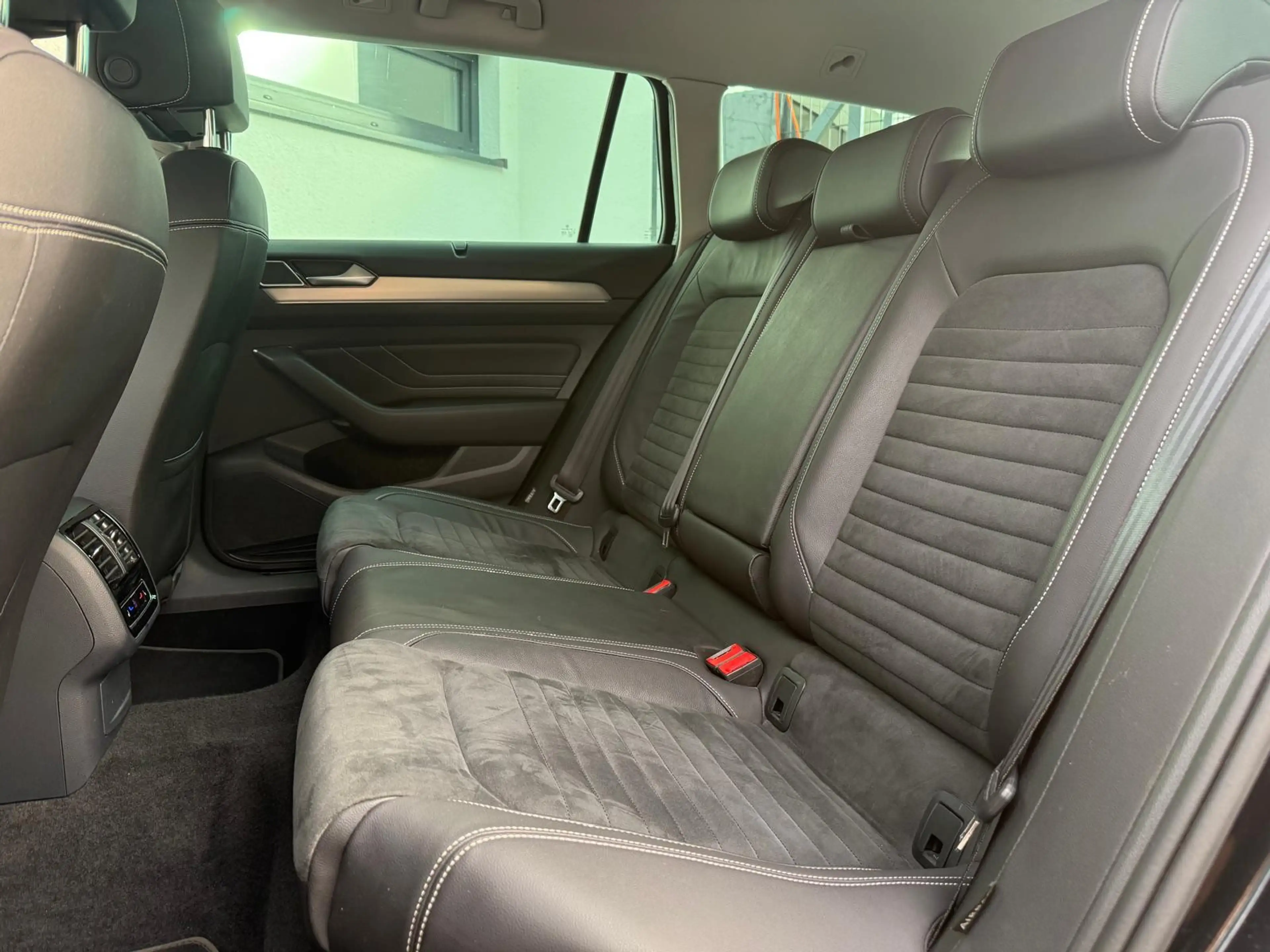 Volkswagen Passat Vari Elega 2.0 DSG ACC+MATRIX+NAVI+IQ+AHK — photo 12