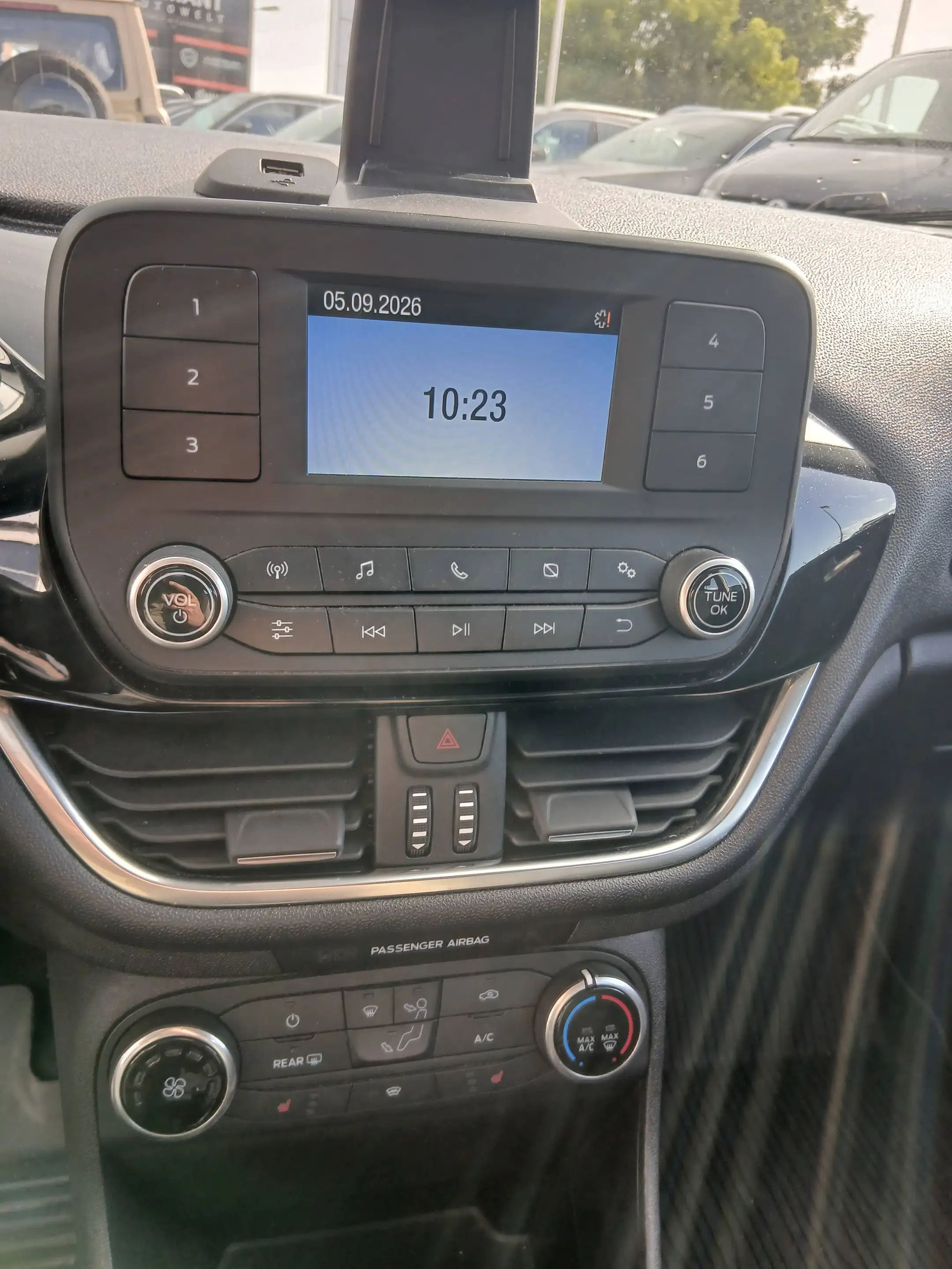 Ford Fiesta Trend*wenig Kilometer*Klimaanlage*TÜV 10.2027 — photo 12