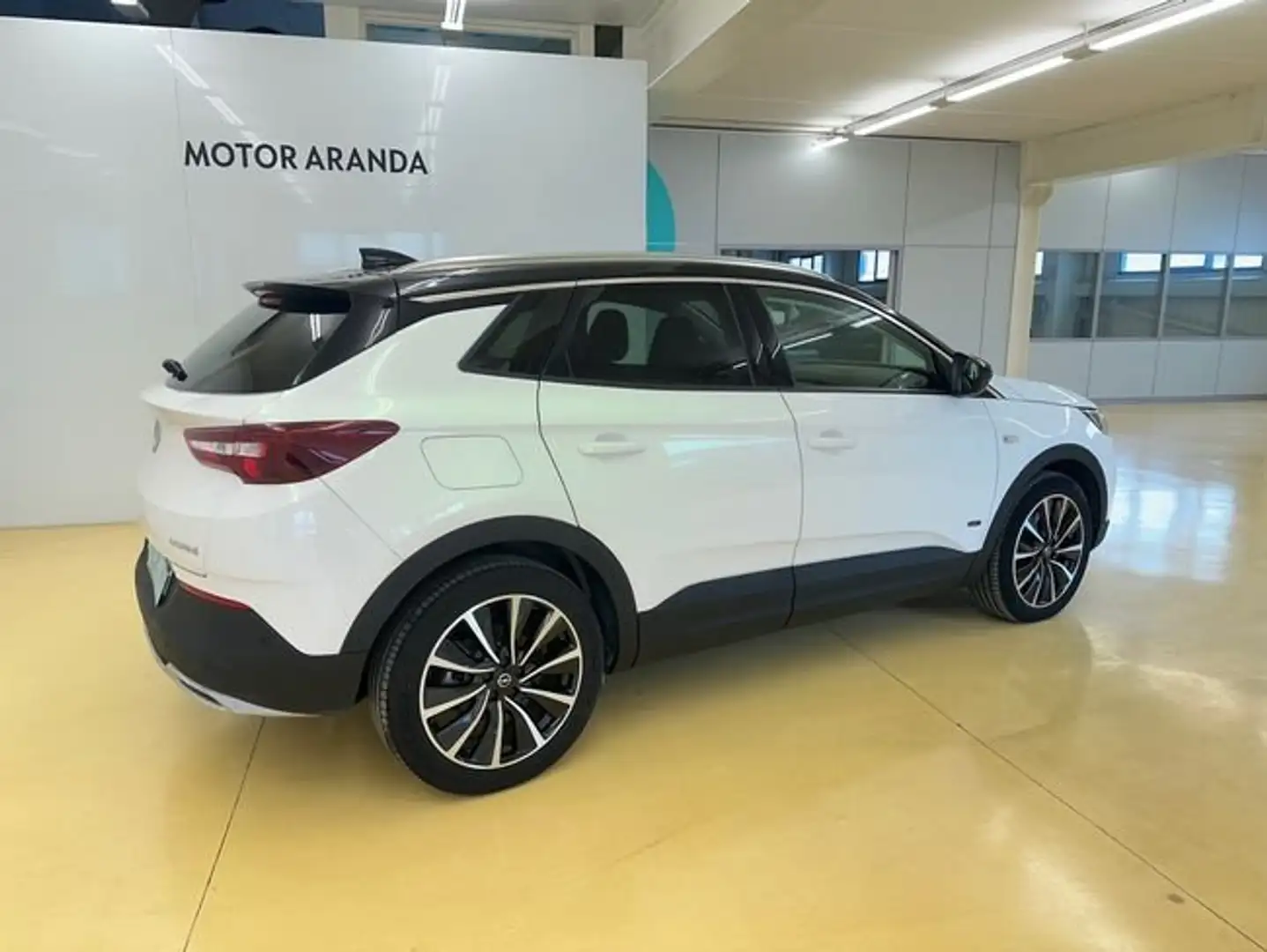 Opel Grandland X Ultimate Híbrido Enchufable 4x4 1.6 Turbo 221 kW Blanco - 2