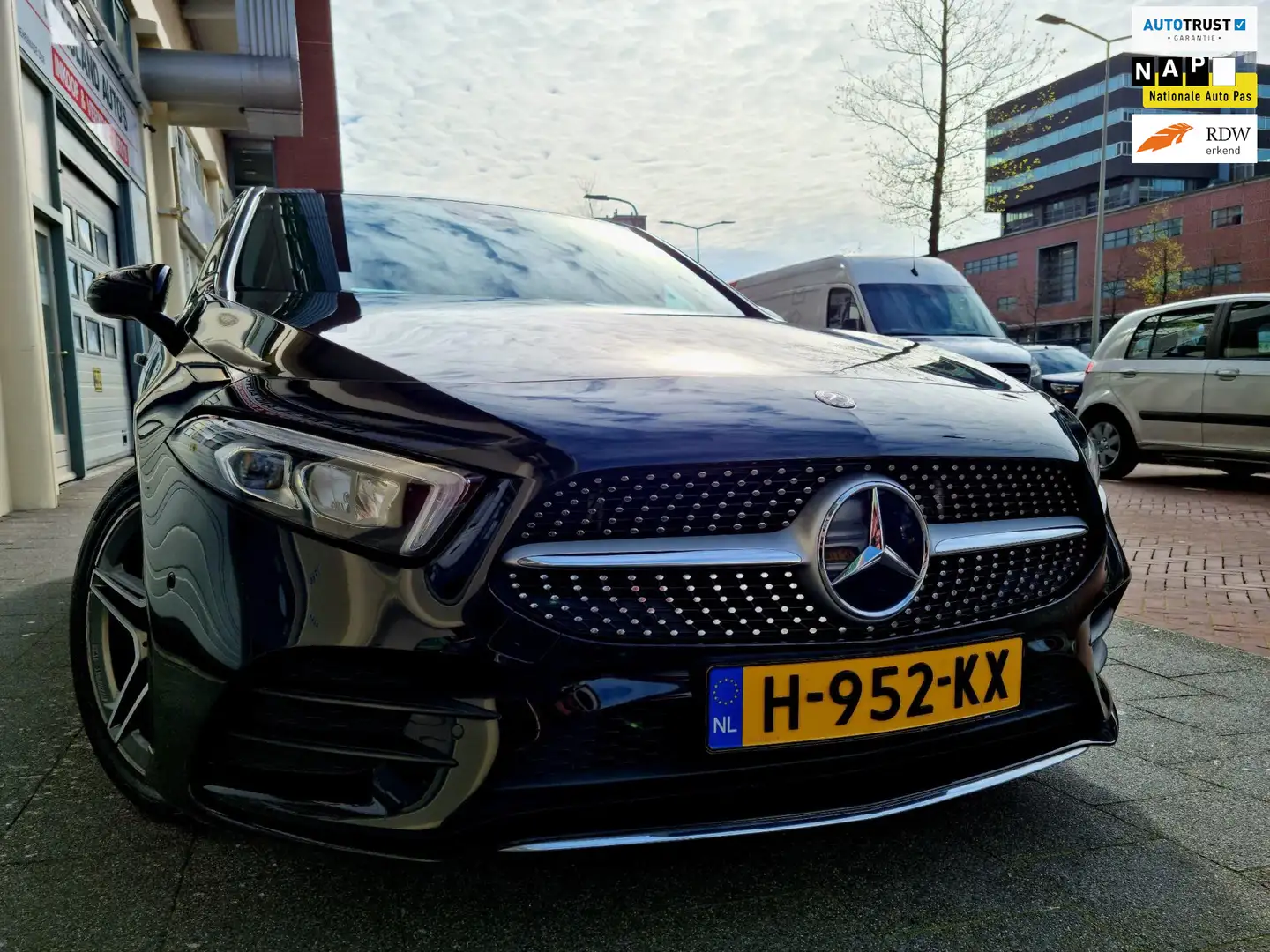 Mercedes-Benz A 160 Advantage AMG Navi Camera Led Dealer Onderhouden Zwart - 1