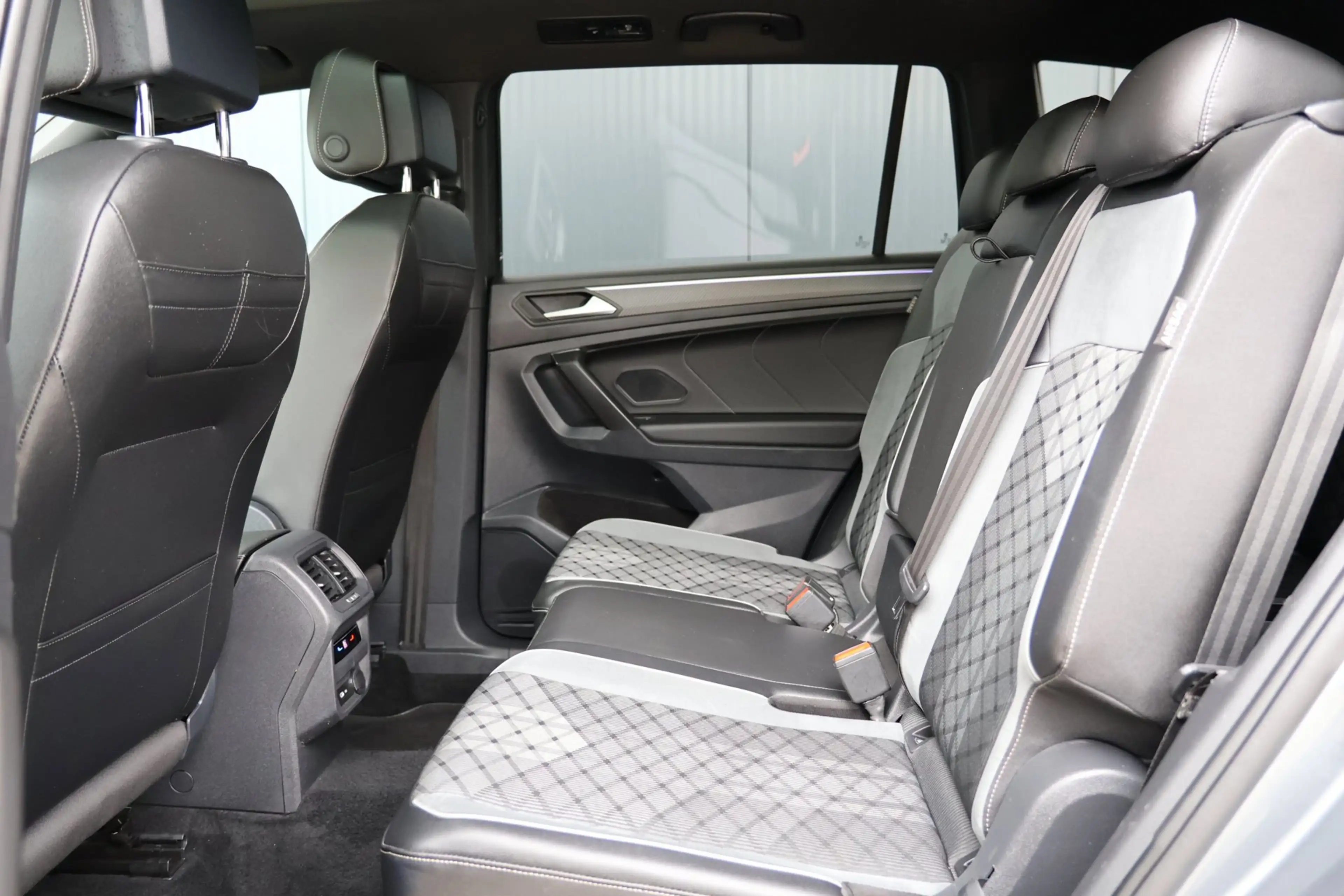 Volkswagen Tiguan Allspace 1.5 TSI R-Line 7p | panoramadak | head-up | harman — photo 22