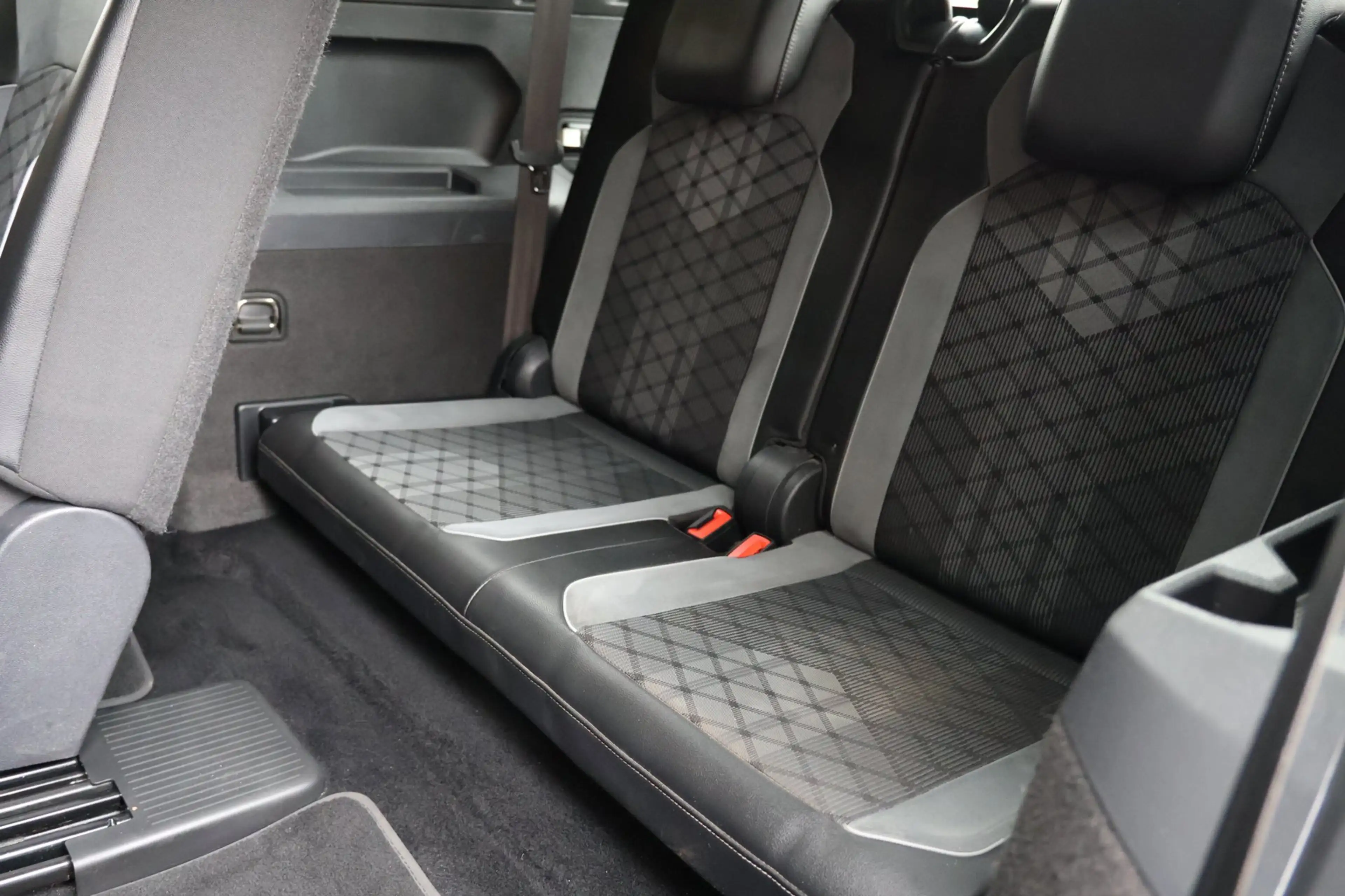 Volkswagen Tiguan Allspace 1.5 TSI R-Line 7p | panoramadak | head-up | harman — photo 27