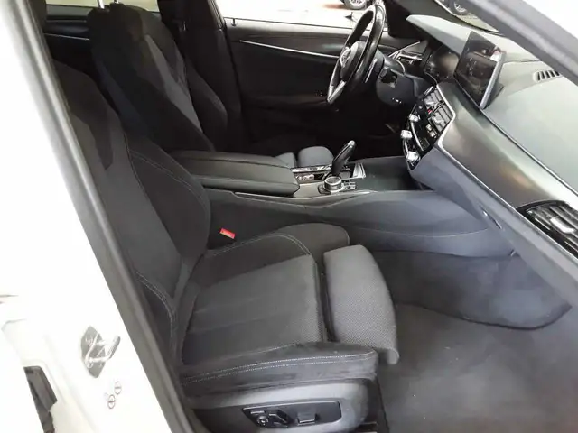 BMW 5 Series view 8