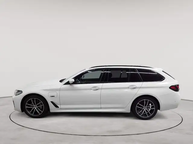 BMW 5 Series view 6