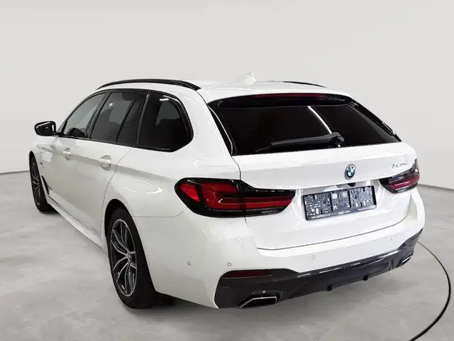 BMW 5 Series view 5