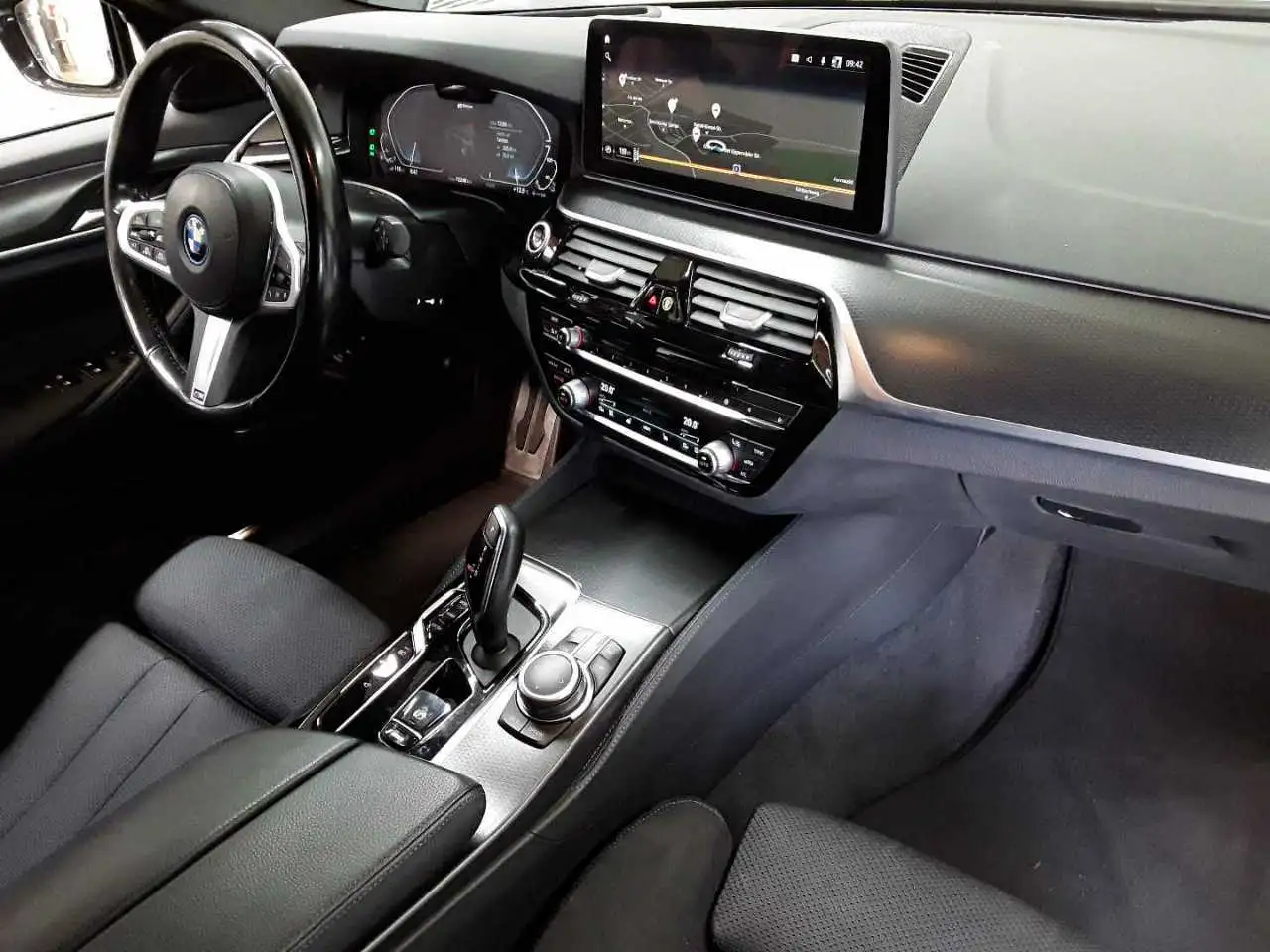 BMW 520 520e Touring Aut. M Sport Pano AHK Navi, миниатюра 9