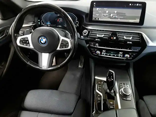BMW 5 Series view 10