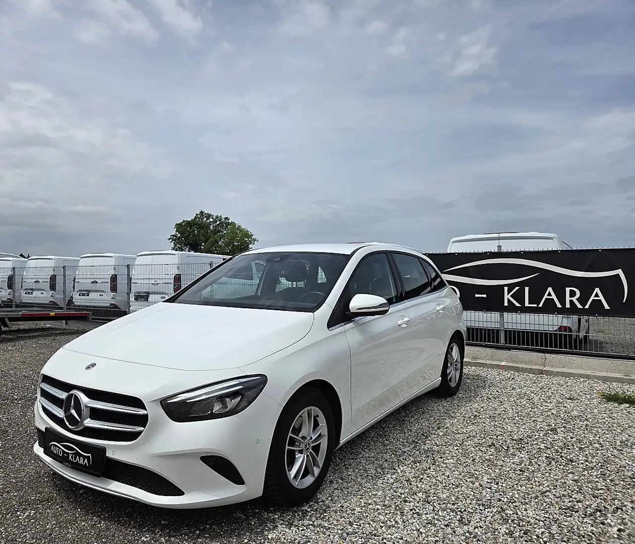 Mercedes-Benz B 180 d Aut. *LED* Navi * Sitzheizung * Weiß - 1