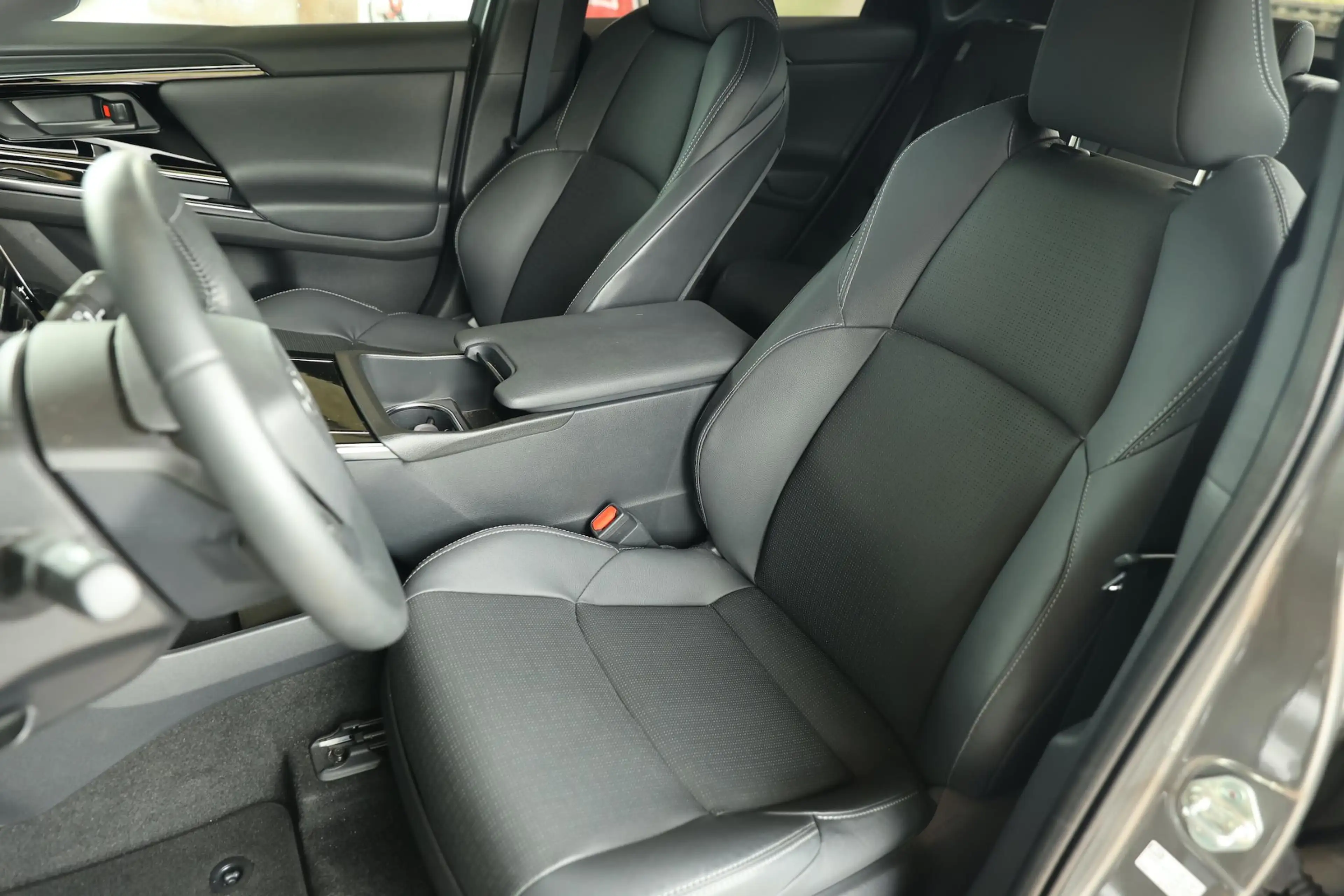 Toyota bZ4X AWD full option Dark Rebel Edition — photo 10
