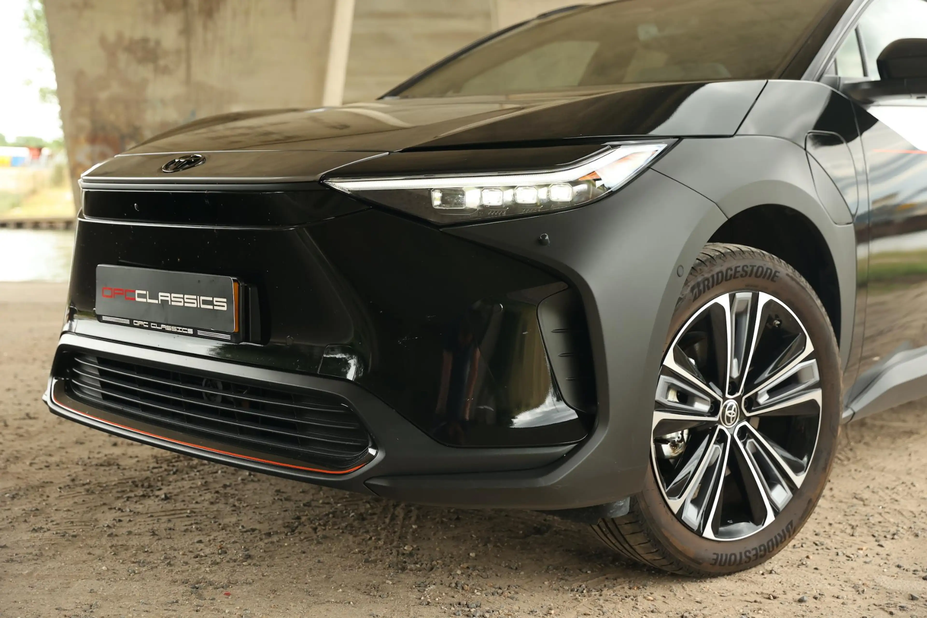 Toyota bZ4X AWD full option Dark Rebel Edition — photo 3