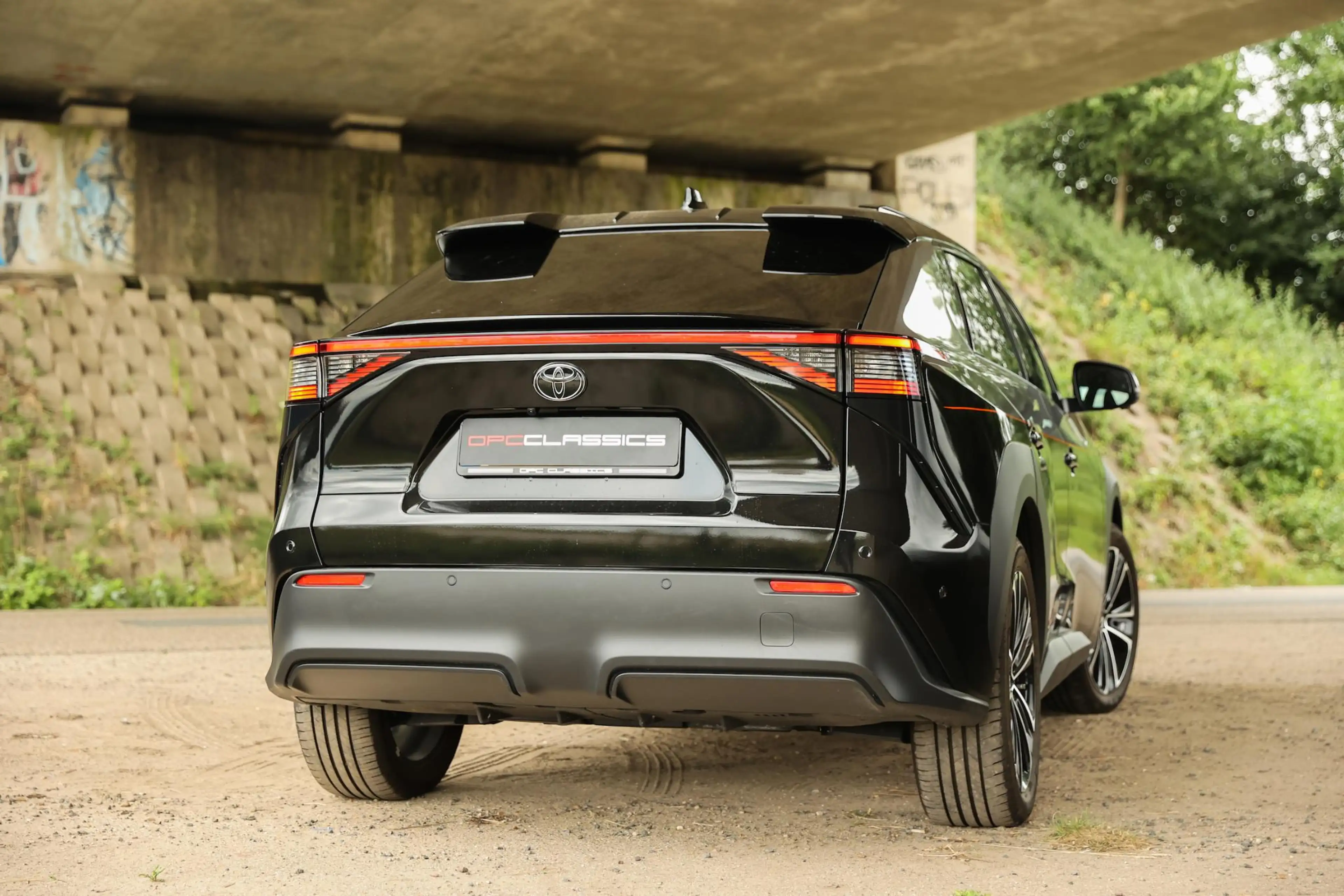 Toyota bZ4X AWD full option Dark Rebel Edition — photo 7