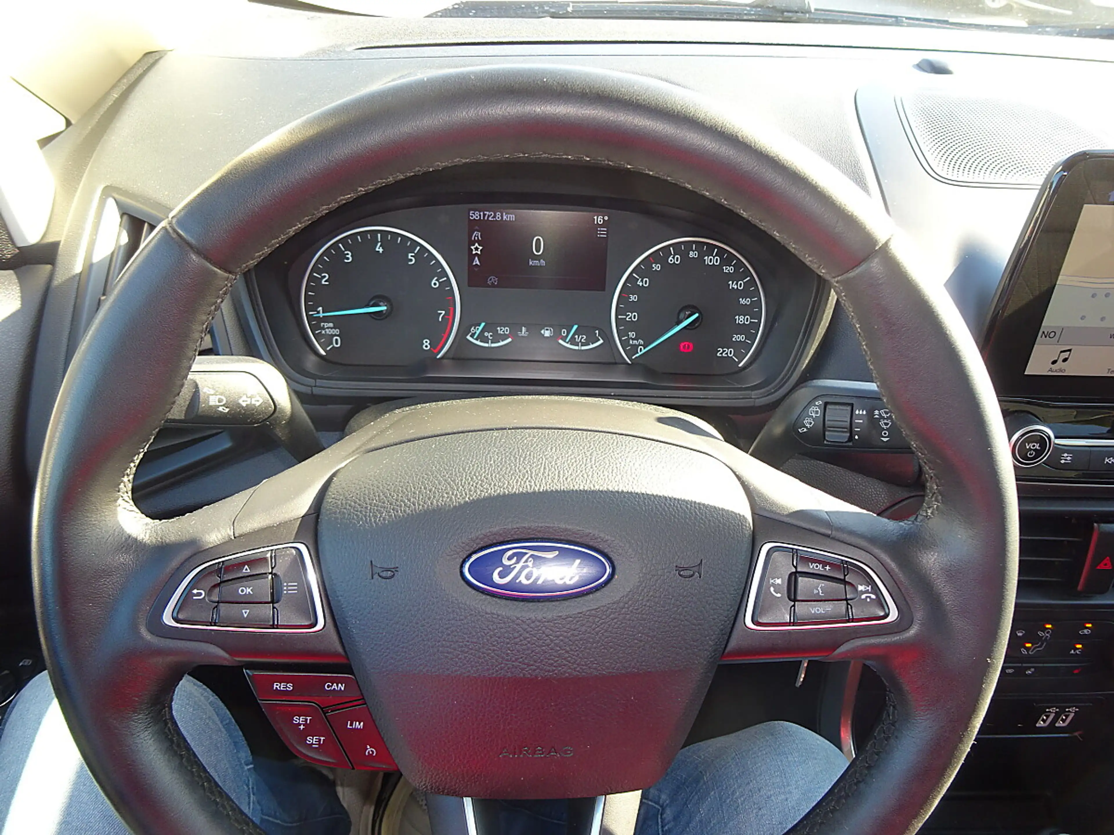 Ford EcoSport 1,0 EcoBoost Cool & Connect — photo 9