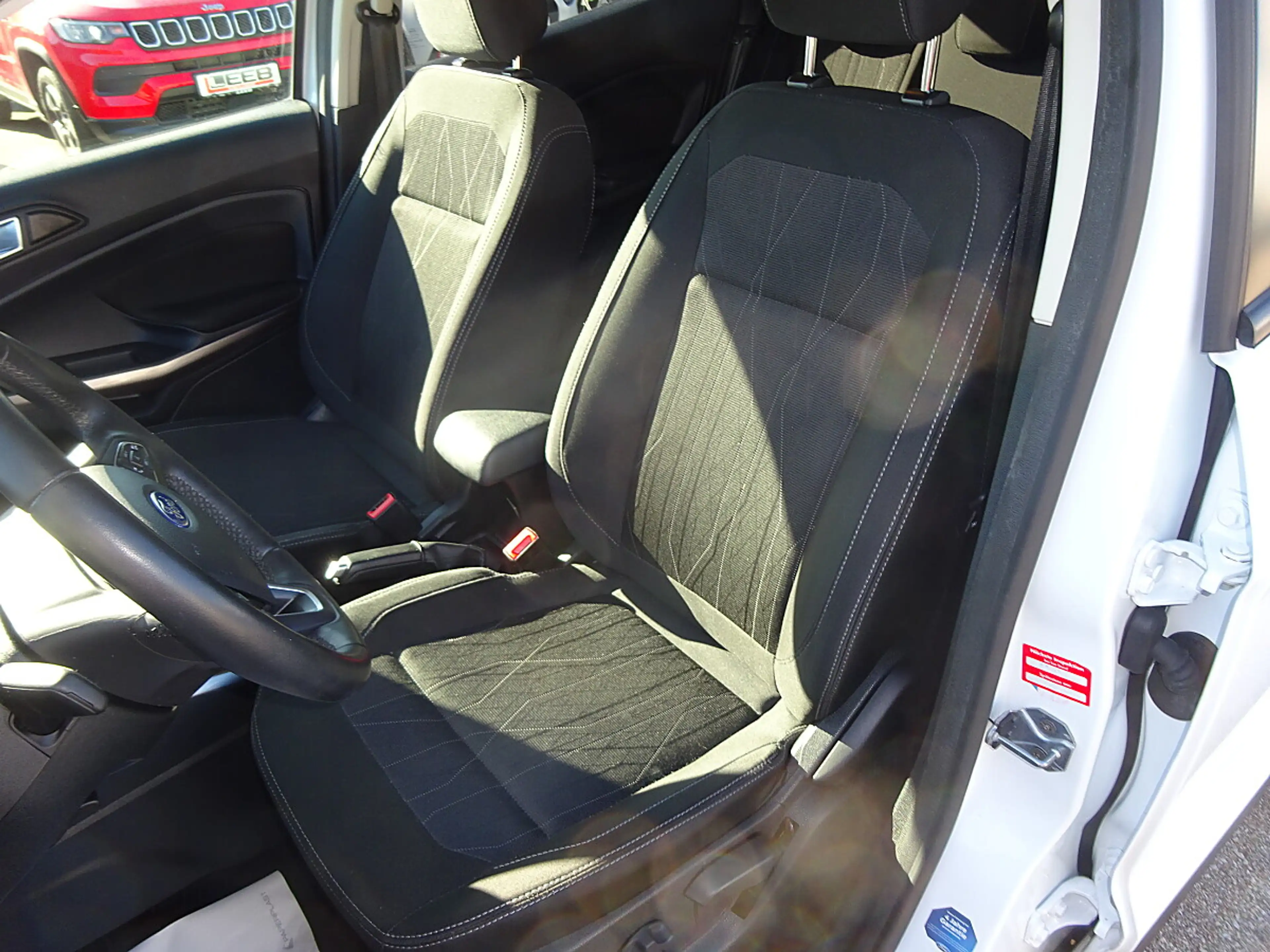 Ford EcoSport 1,0 EcoBoost Cool & Connect — photo 5