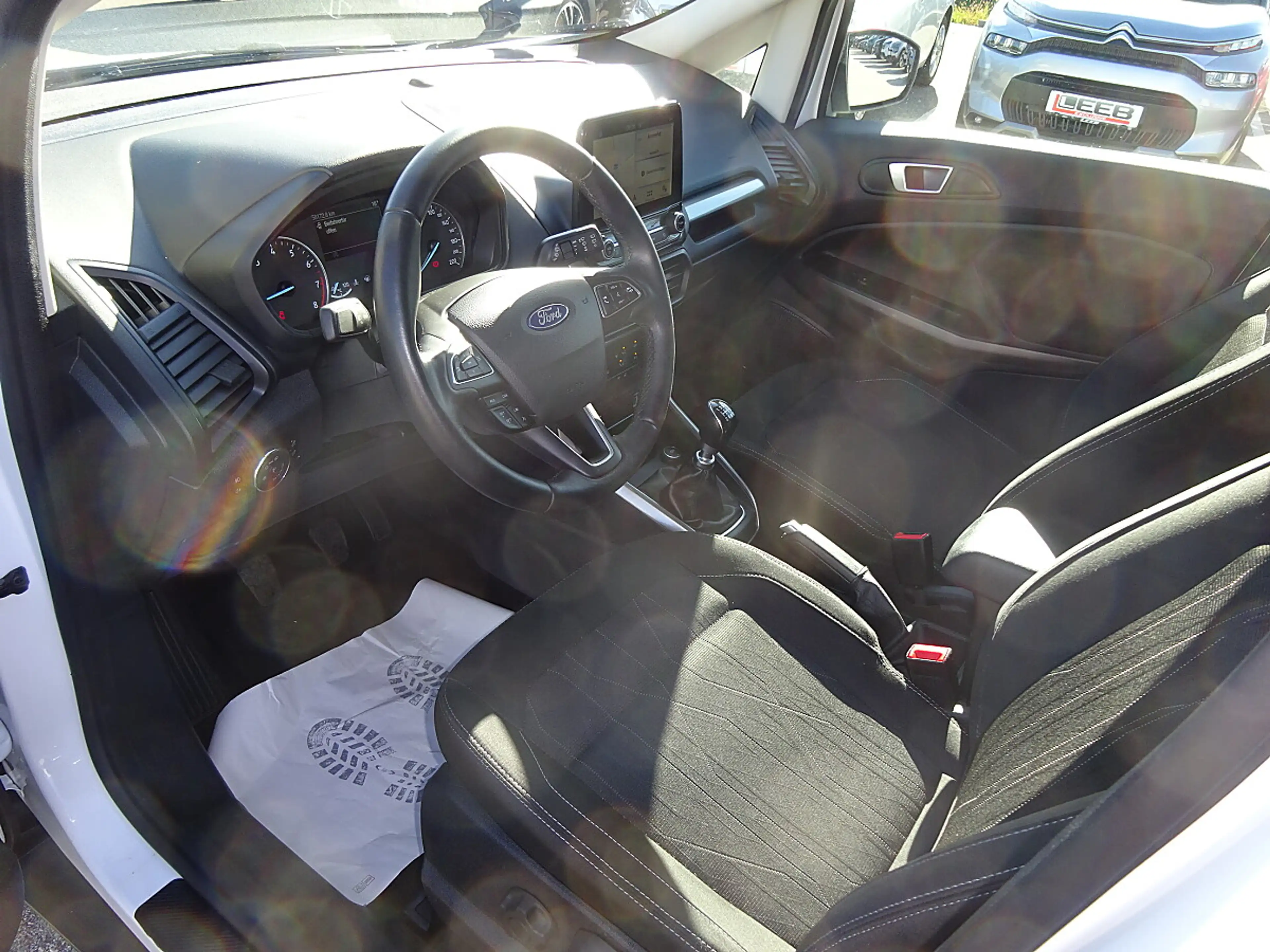 Ford EcoSport 1,0 EcoBoost Cool & Connect — photo 8