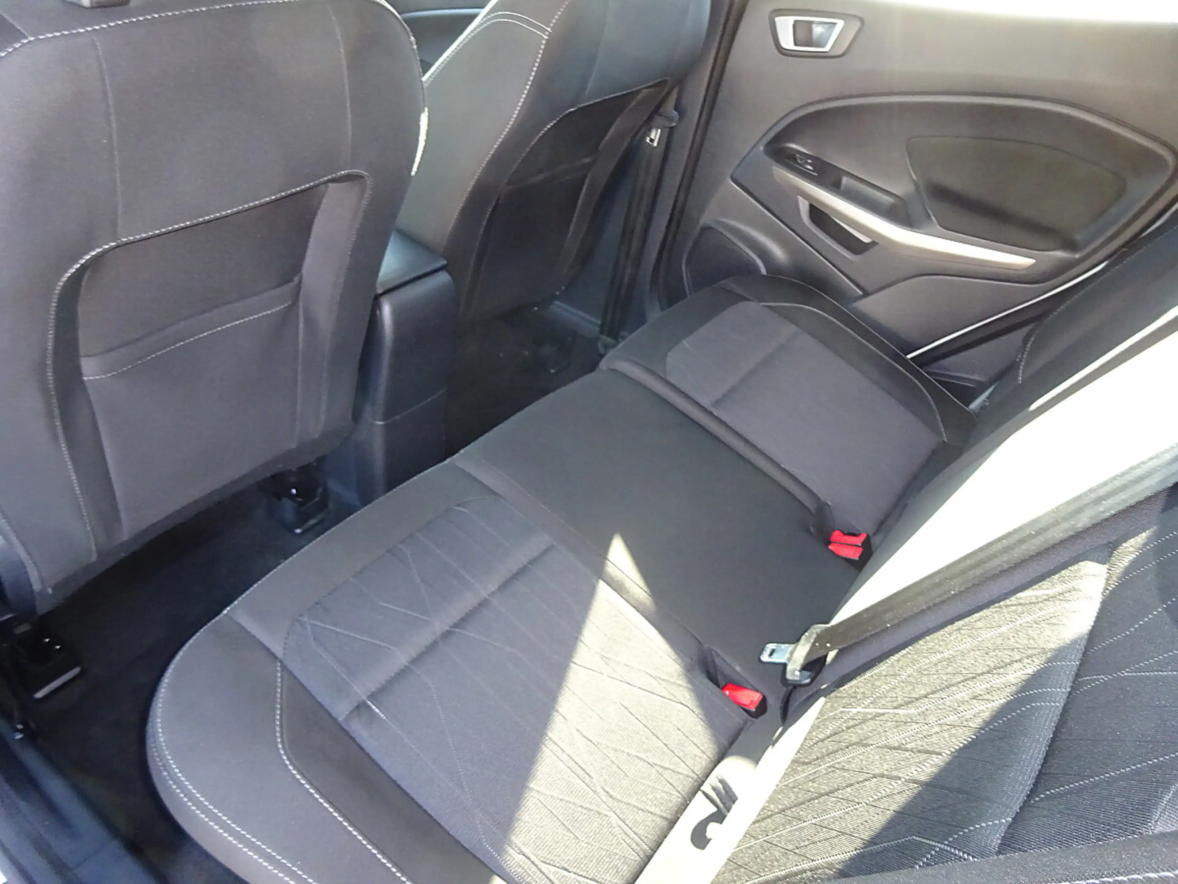 Ford EcoSport 1,0 EcoBoost Cool & Connect — photo 6
