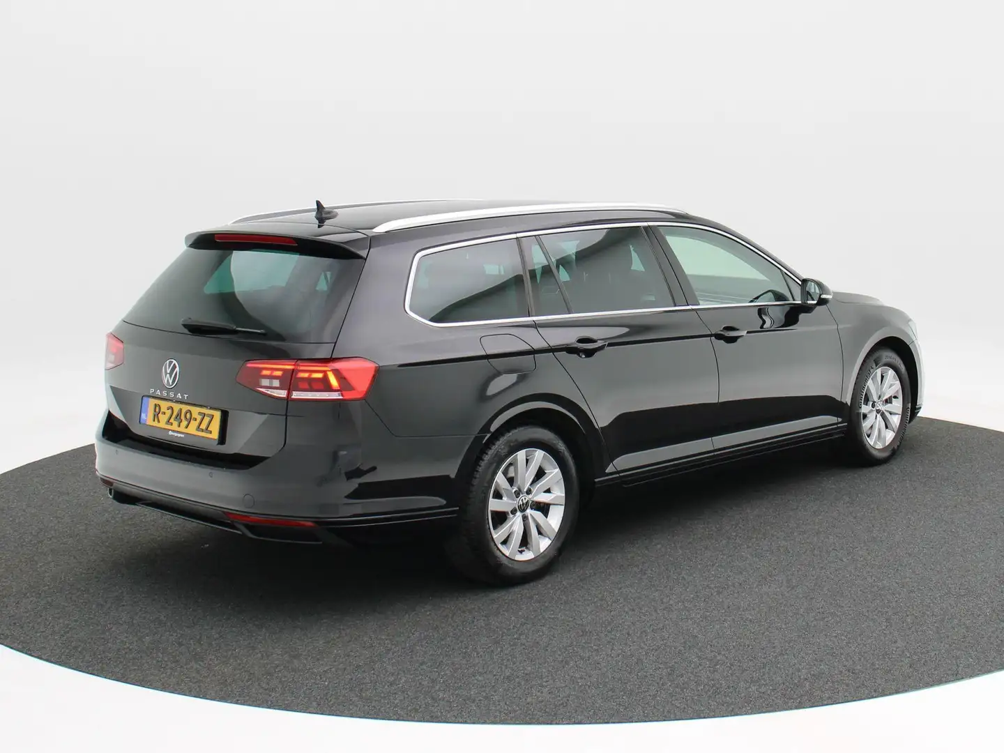 Volkswagen Passat Variant 1.5 TSi 150 Pk Automaat Business | Navigatie | Cam Zwart - 2
