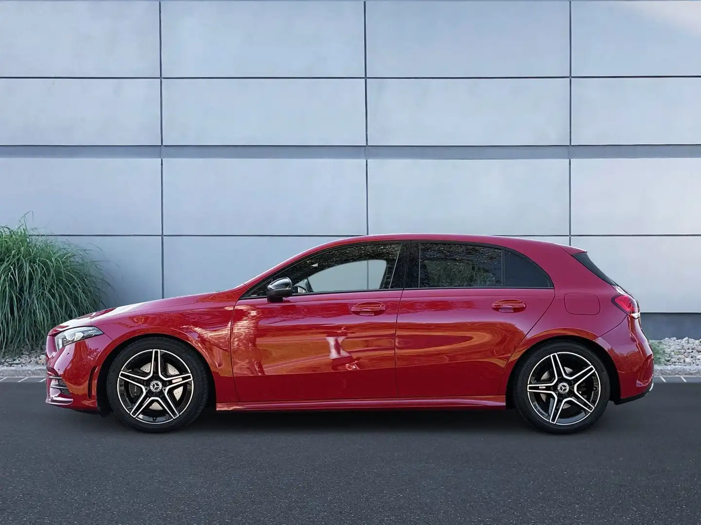 Mercedes-Benz A 220 AMG Line Automatik Rojo - 2