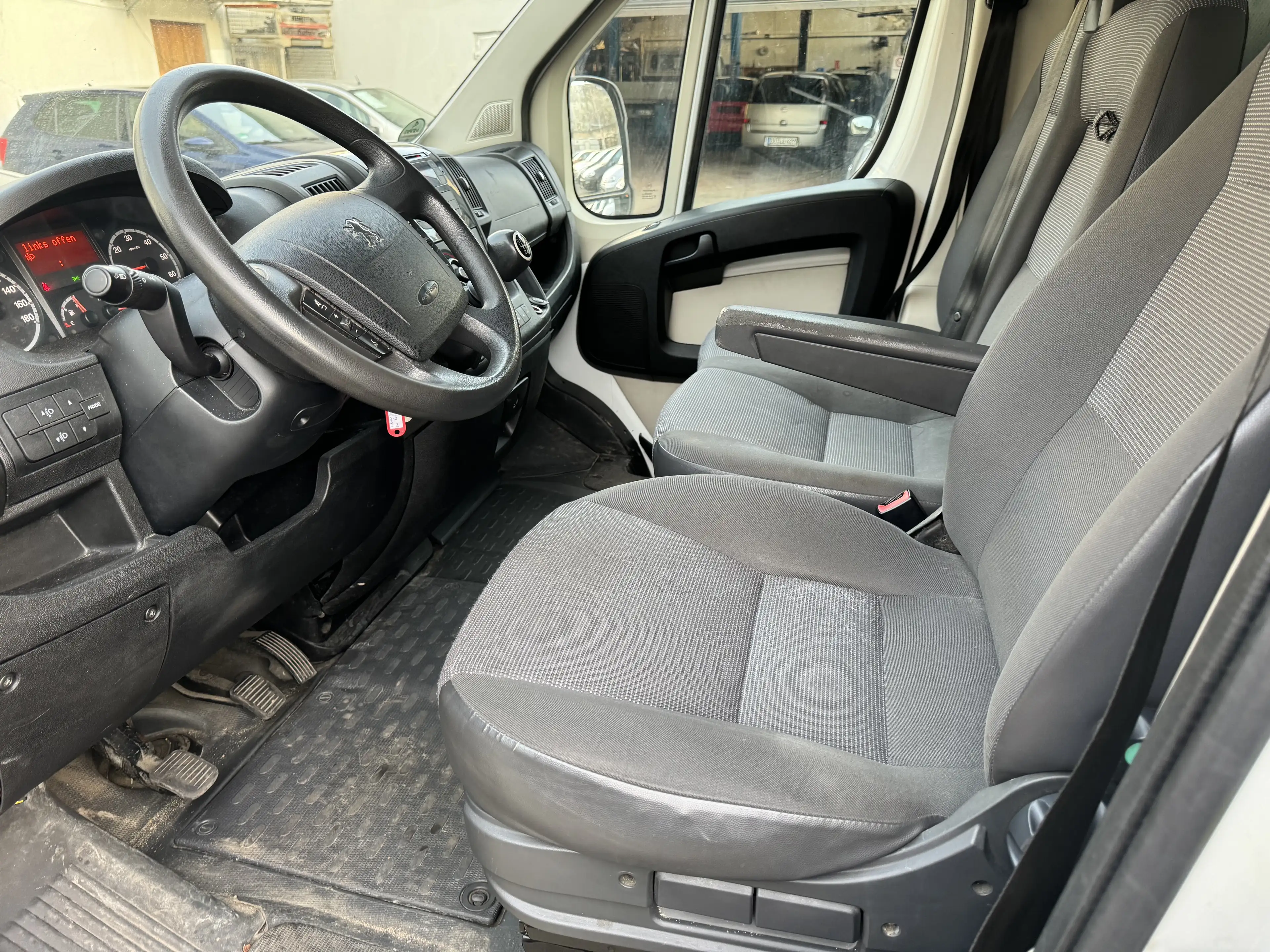 Peugeot Boxer HDi (335)*Kofferaufbau*Koffer*Euro5*Klimaanlage*Bühne*Hebebühne*TOP*TÜV NEU*3.5T — photo 2