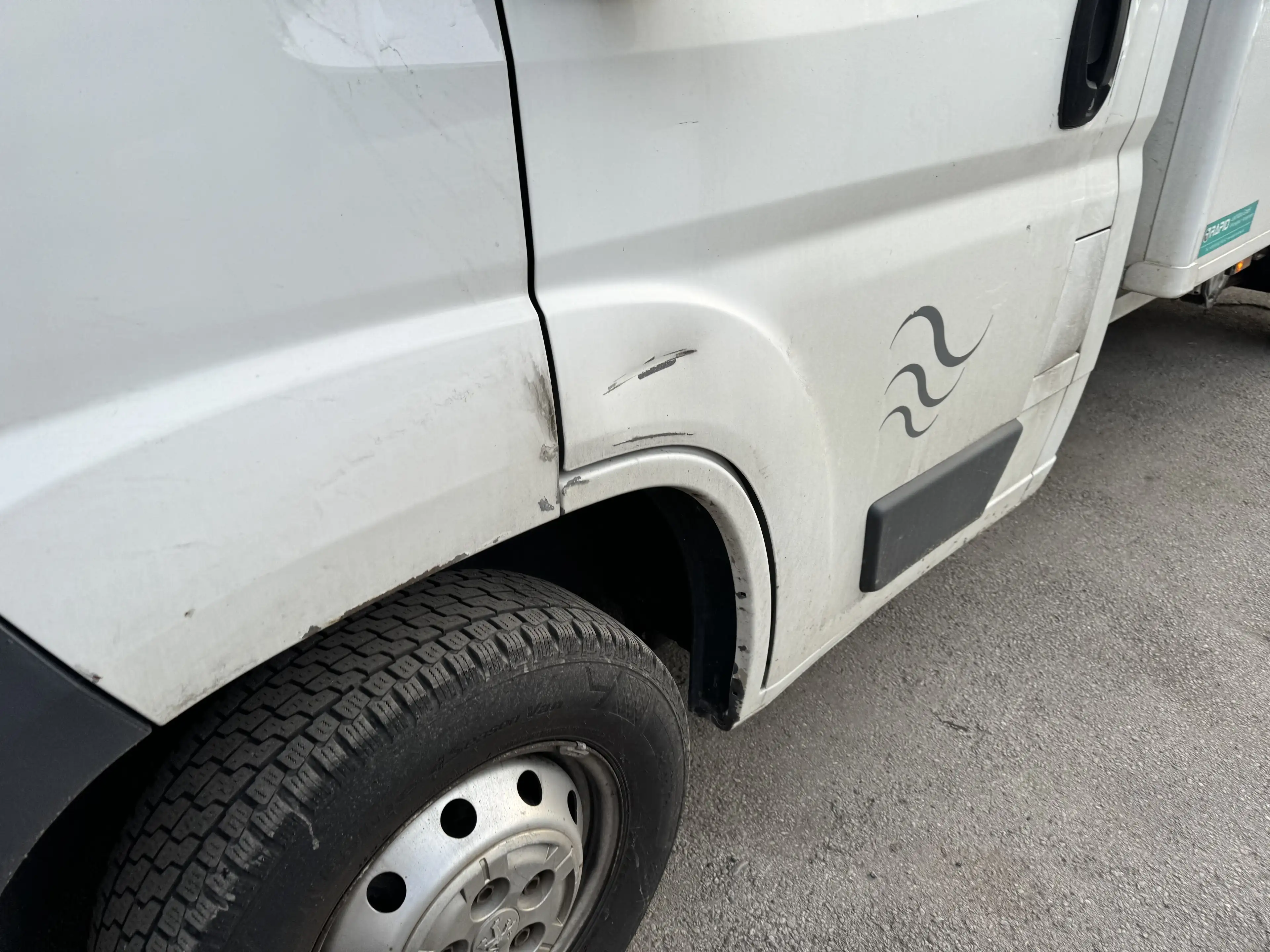 Peugeot Boxer HDi (335)*Kofferaufbau*Koffer*Euro5*Klimaanlage*Bühne*Hebebühne*TOP*TÜV NEU*3.5T
