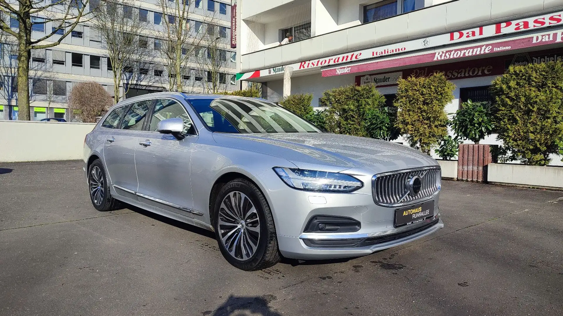 Volvo V90 Kombi Inscription AWD,Leder, Navi, Pano Срібний - 1