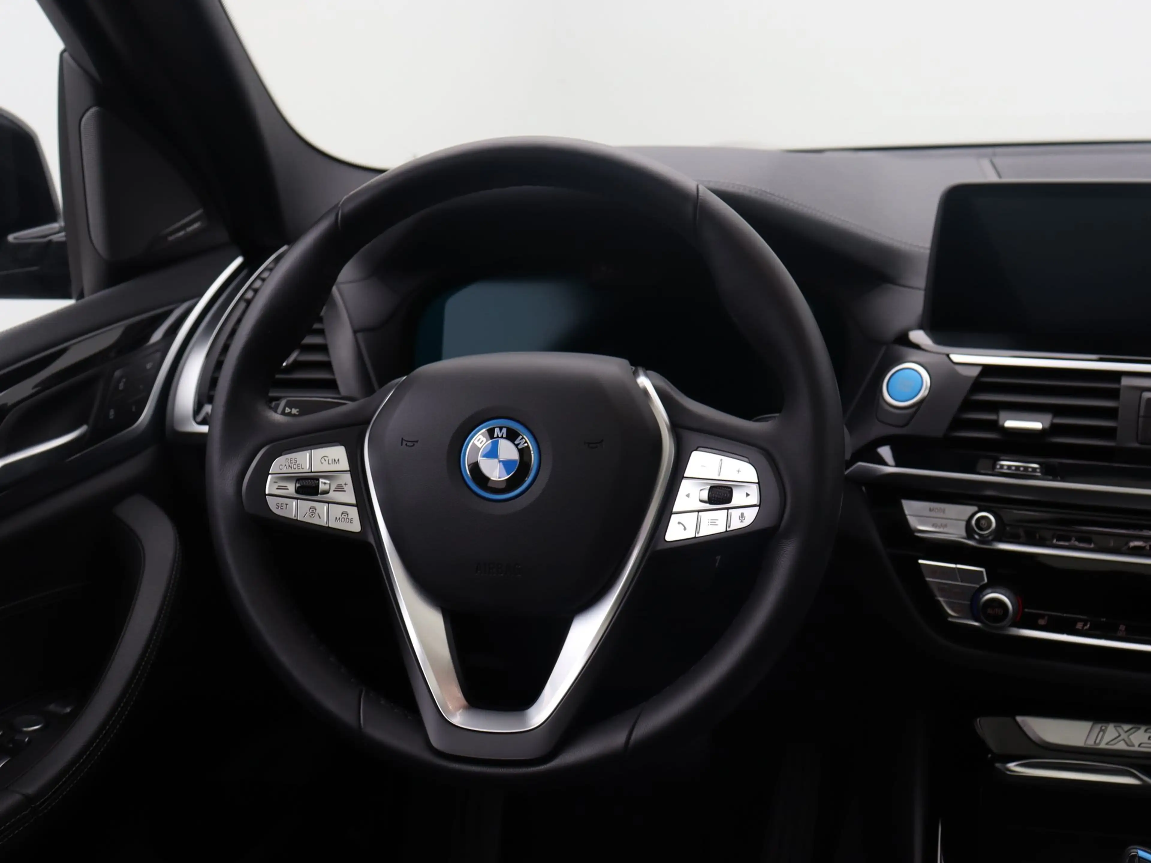 BMW iX3 High Executive 80 kWh — photo 2