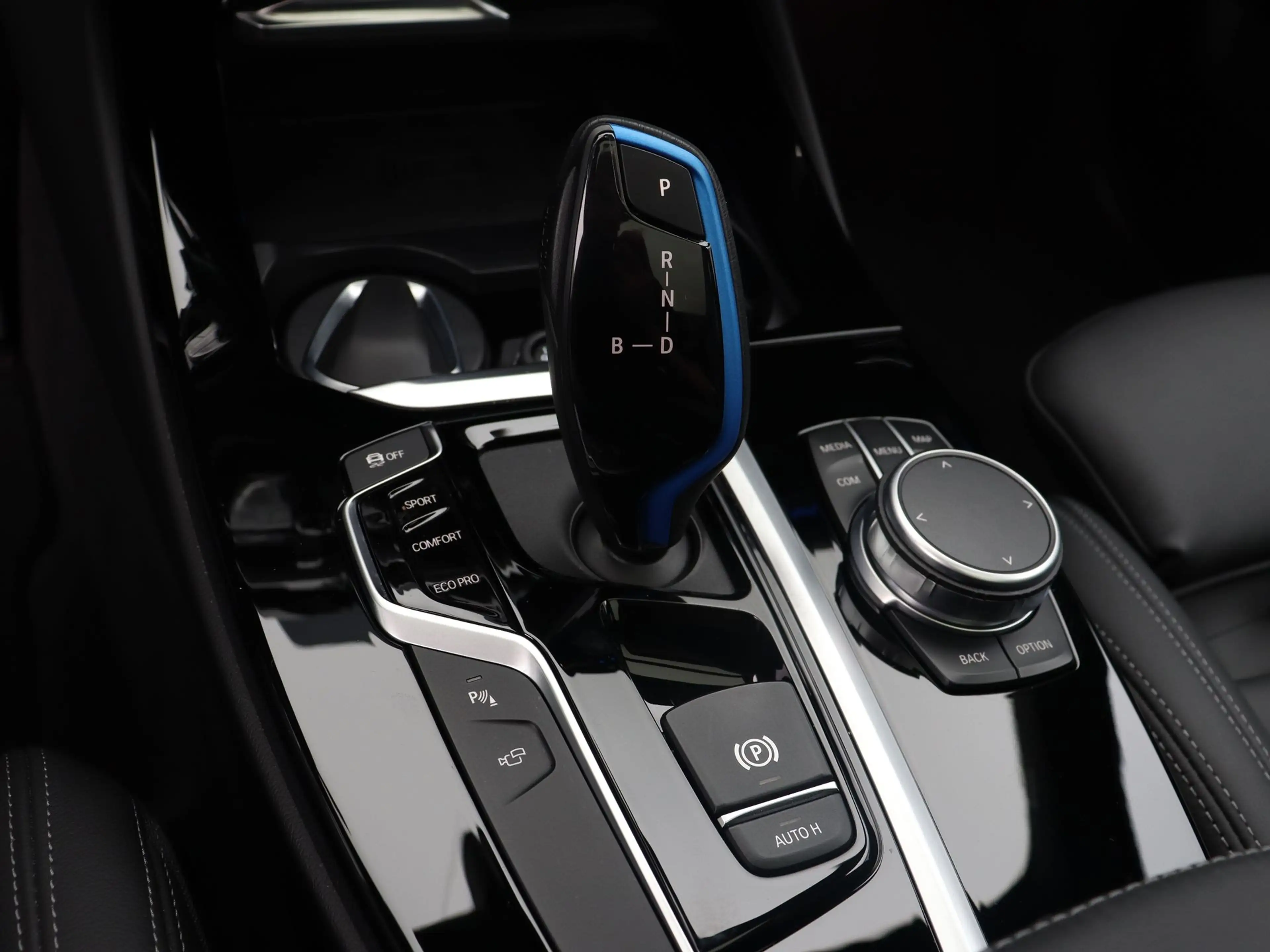 BMW iX3 High Executive 80 kWh — photo 15