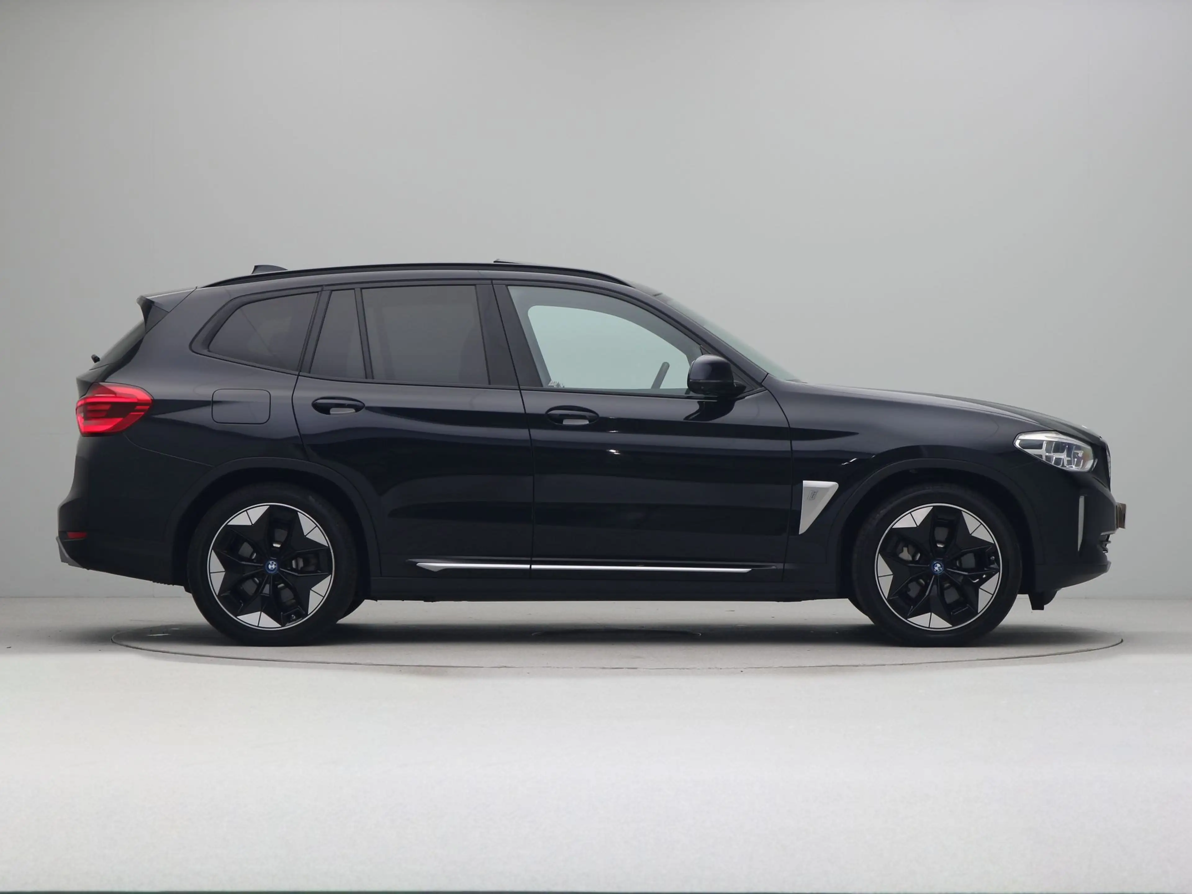 BMW iX3 High Executive 80 kWh — photo 7