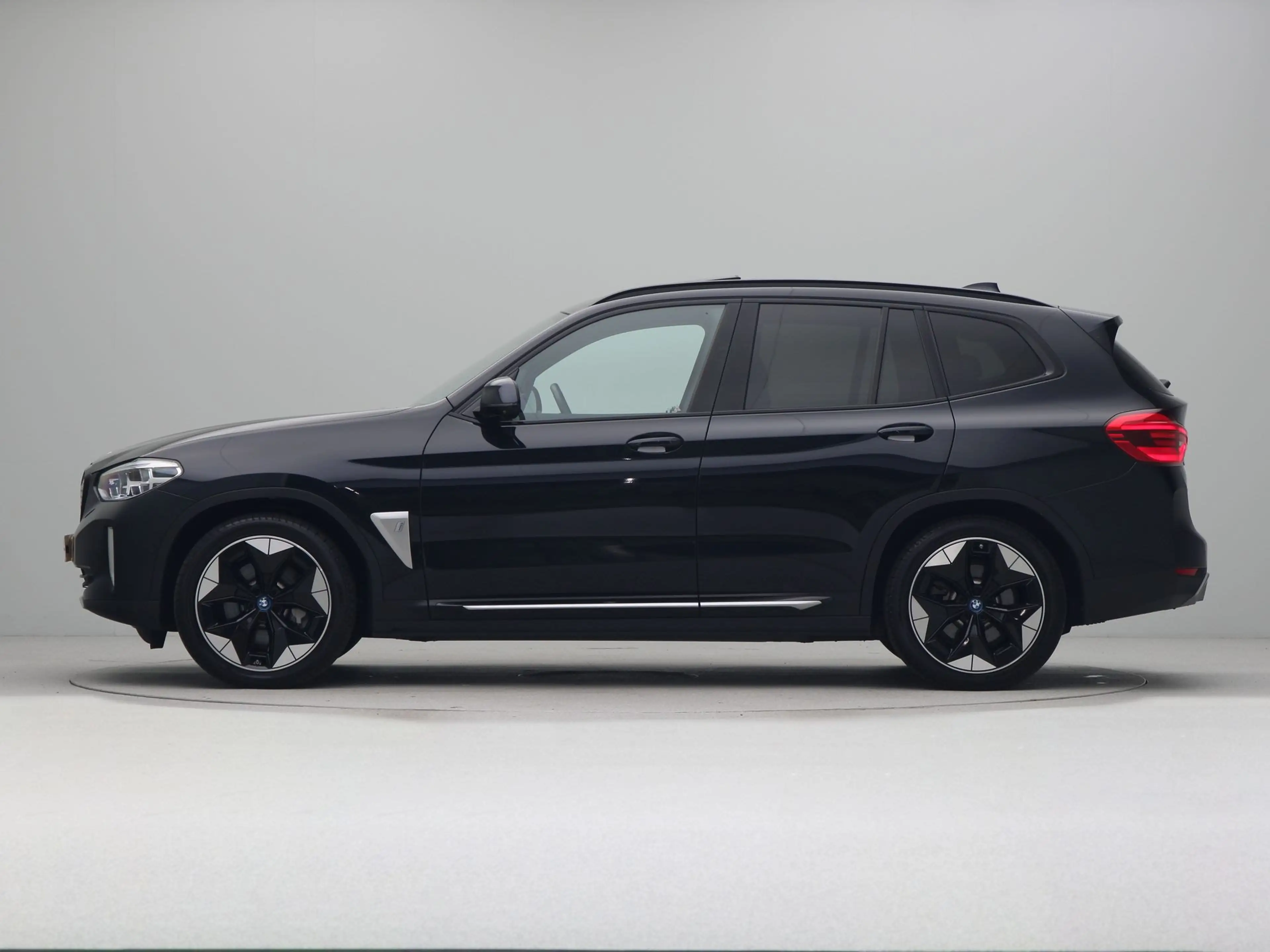BMW iX3 High Executive 80 kWh — photo 11