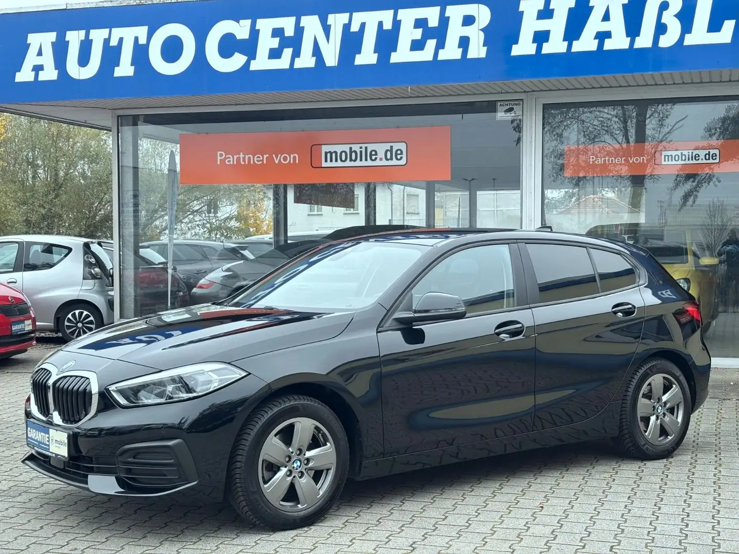 BMW 118 i Advantage Auto*Navi*LED*Head-Up*1-Hand*TOP! Schwarz - 1