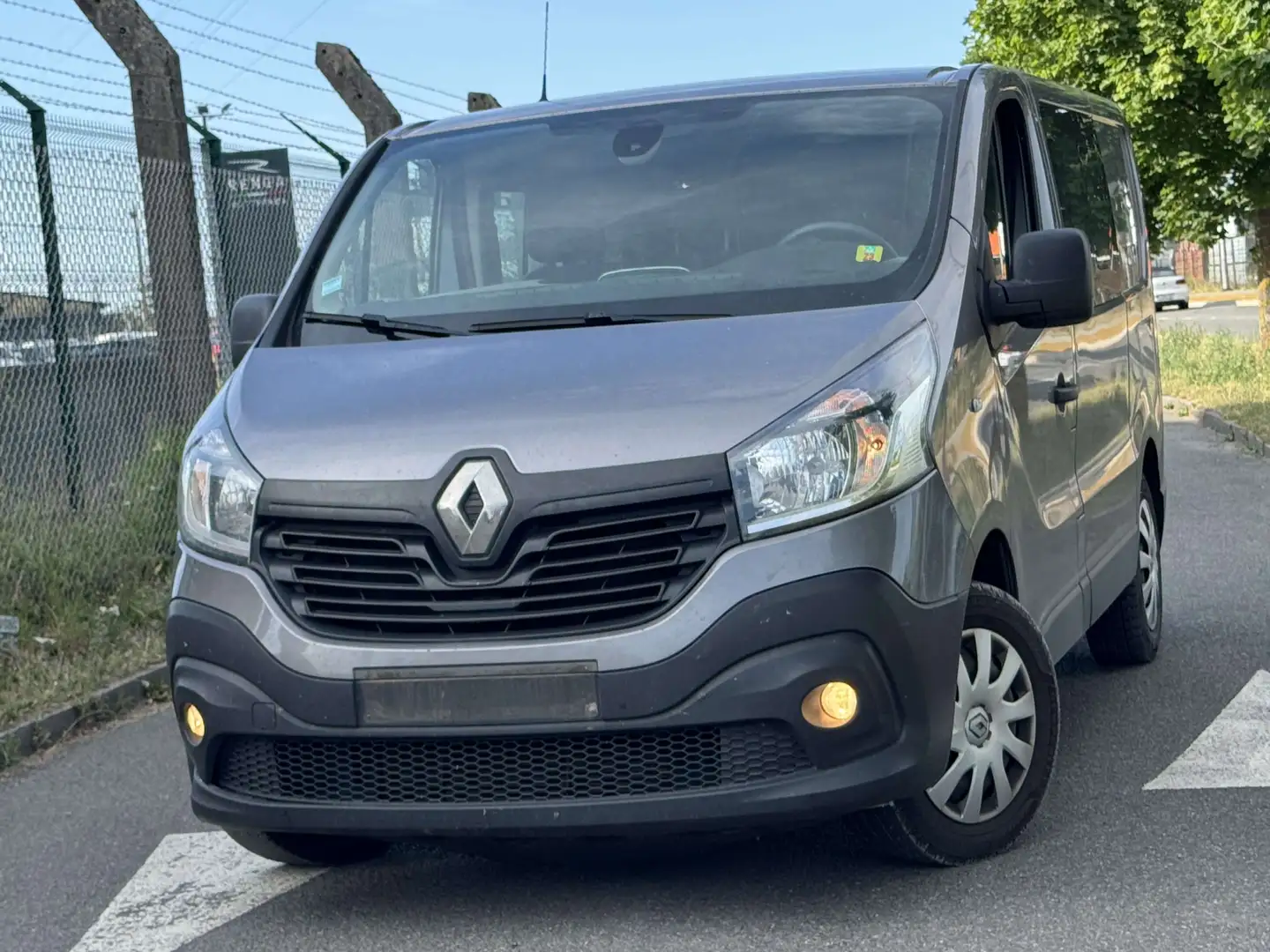 Renault Trafic 1.6 DCI/6 PLACES/CAMERA/NAVI/EURO6B/1PROP CARNET Gris - 1