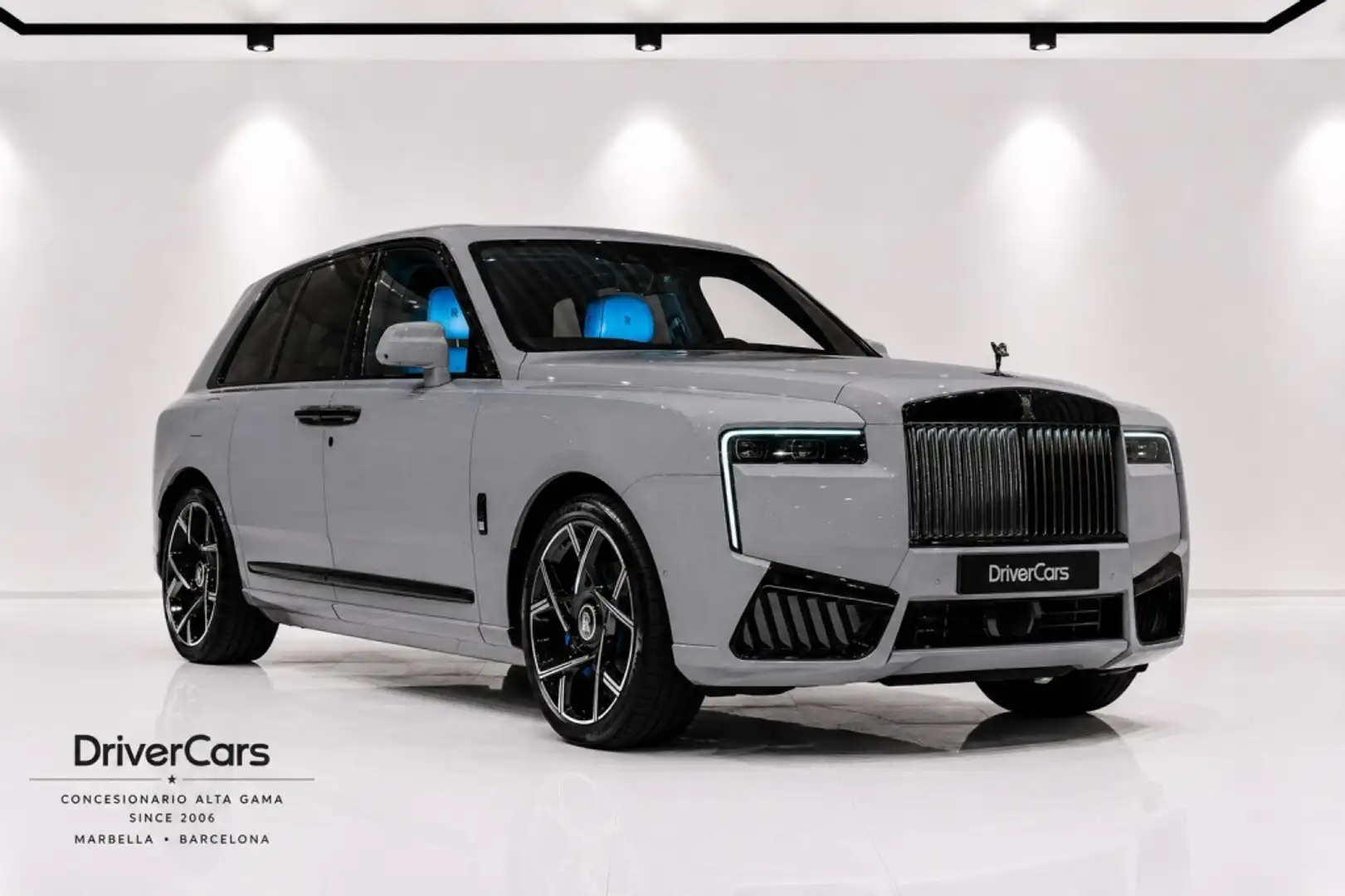 Rolls-Royce Cullinan Black Badge Grau - 1