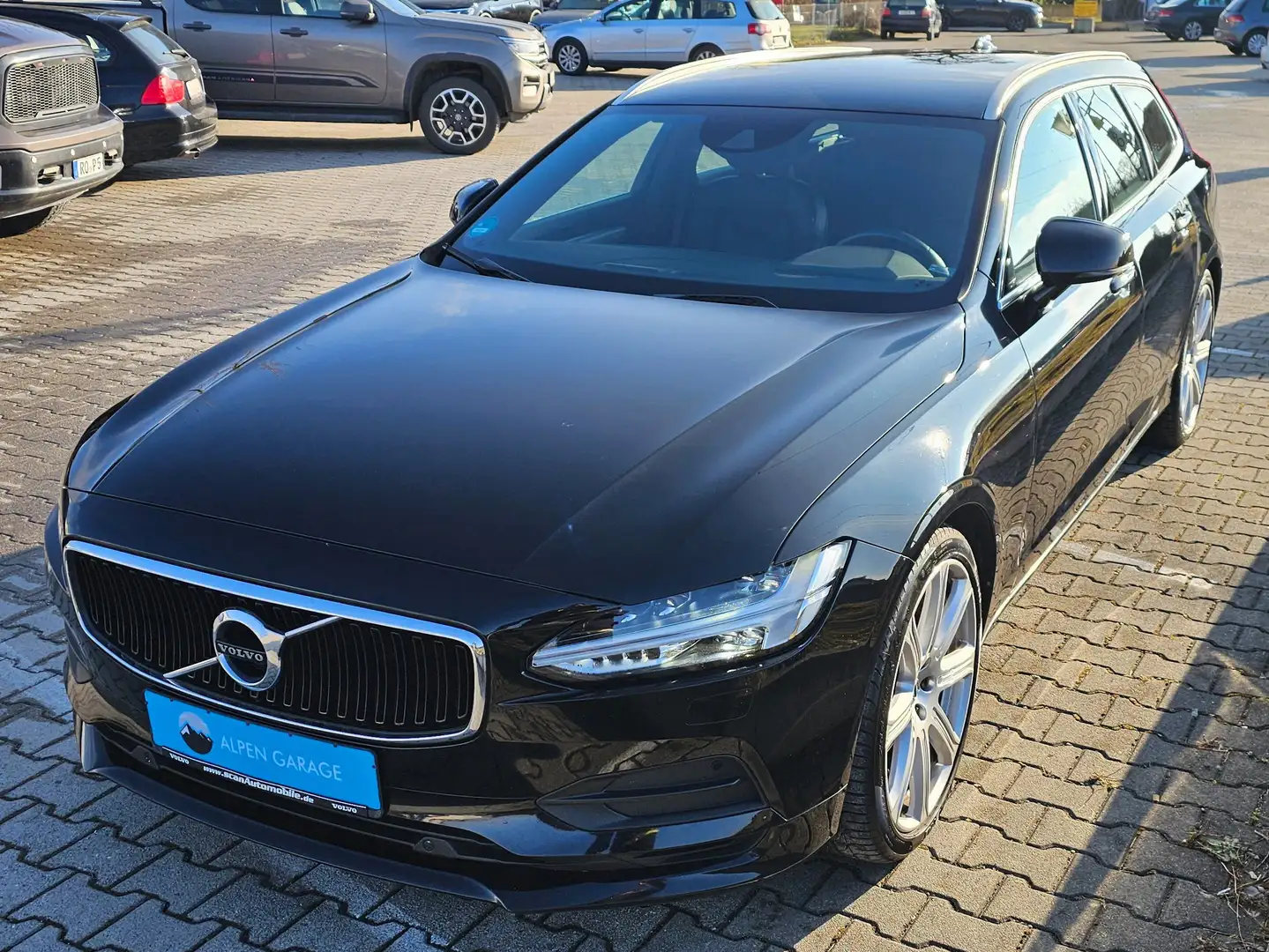 Volvo V90 Momentum*Navi*El.Heckklappe*LED*SHZ*Tempo*Kamera* crna - 1