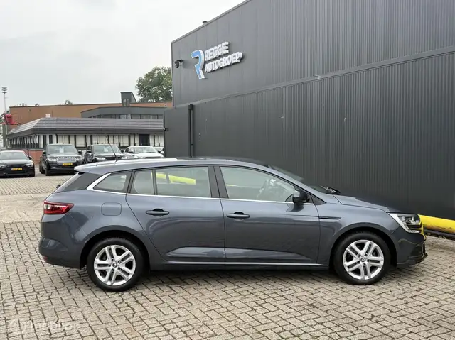 Renault Megane view 9