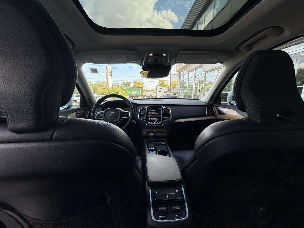 2022 Volvo XC90 T6 AWD Momentum 7-Seater thumb 25