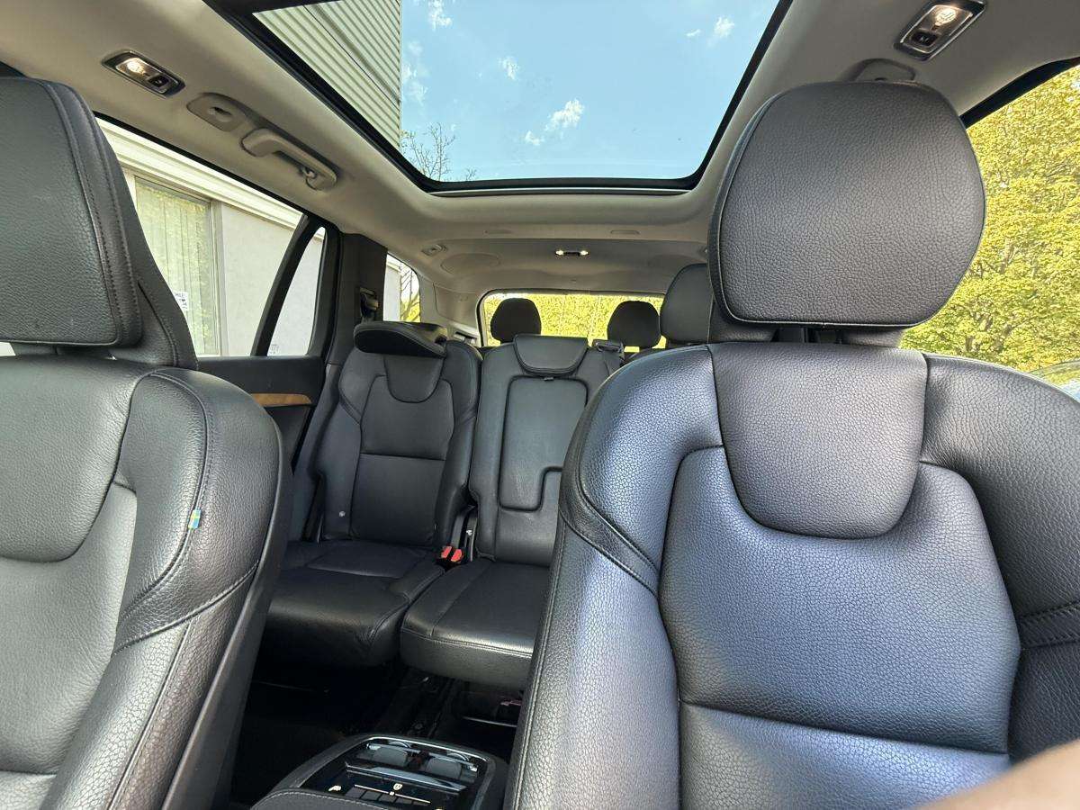 2022 Volvo XC90 T6 AWD Momentum 7-Seater thumb 21