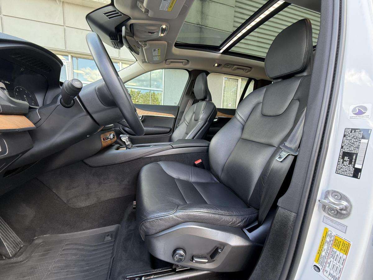 2022 Volvo XC90 T6 AWD Momentum 7-Seater thumb 15